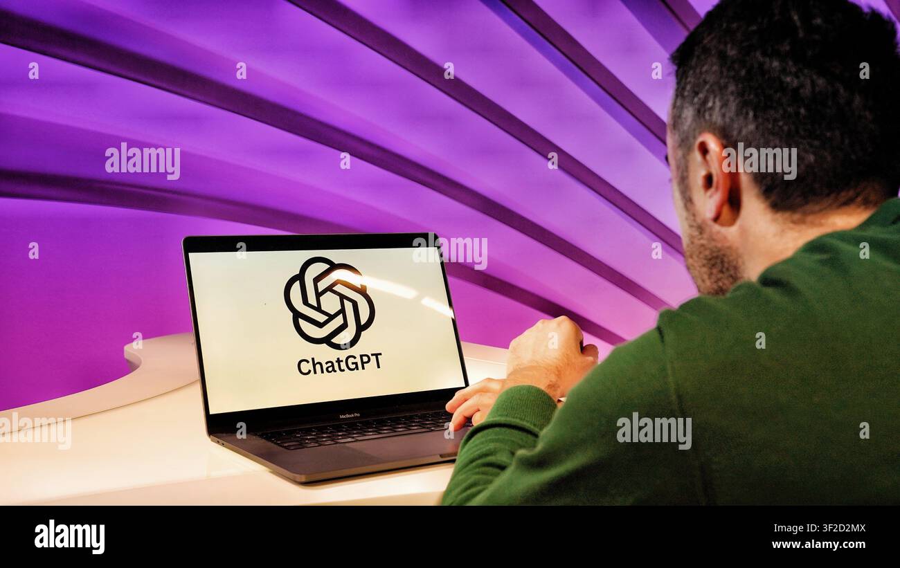 Concetto di utilizzo delle tecnologie di intelligenza artificiale Chat GPT Foto Stock