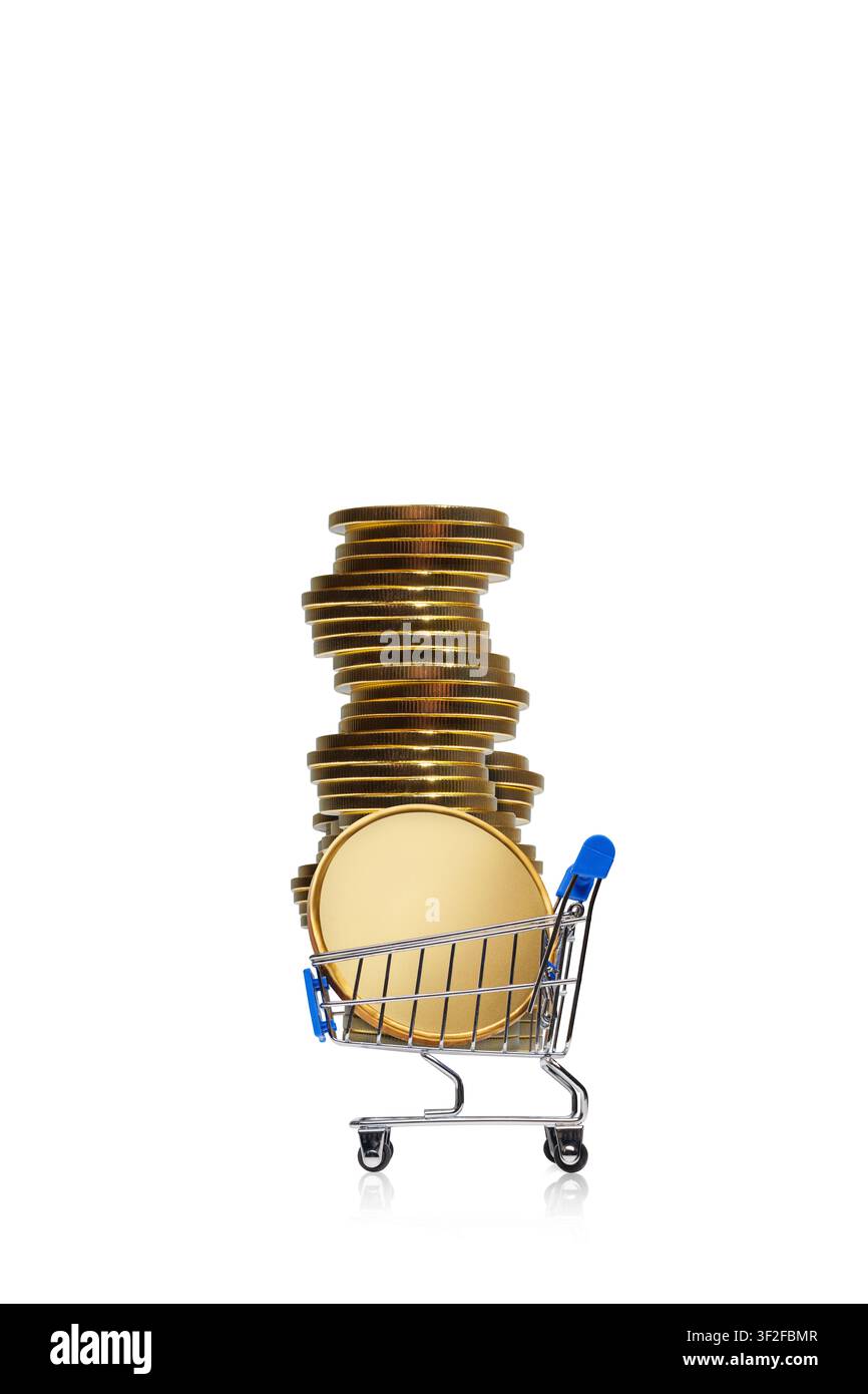 Un carrello della spesa pieno di monete. Risparmiare denaro, costruire finanze, costruire ricchezza e il concetto di comportamento del consumatore. Foto Stock