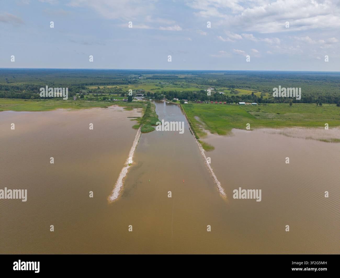 Inizio del fiume Emajõgi nel lago Võrtsjärv, Estonia Foto Stock