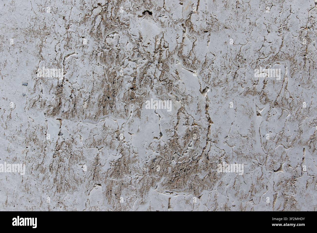 Sfondo texture parete in cemento grezzo esposto con motivo superficie porosa naturale, sottili crepe e dettagli invecchiati per architettura moderna e grafica Foto Stock