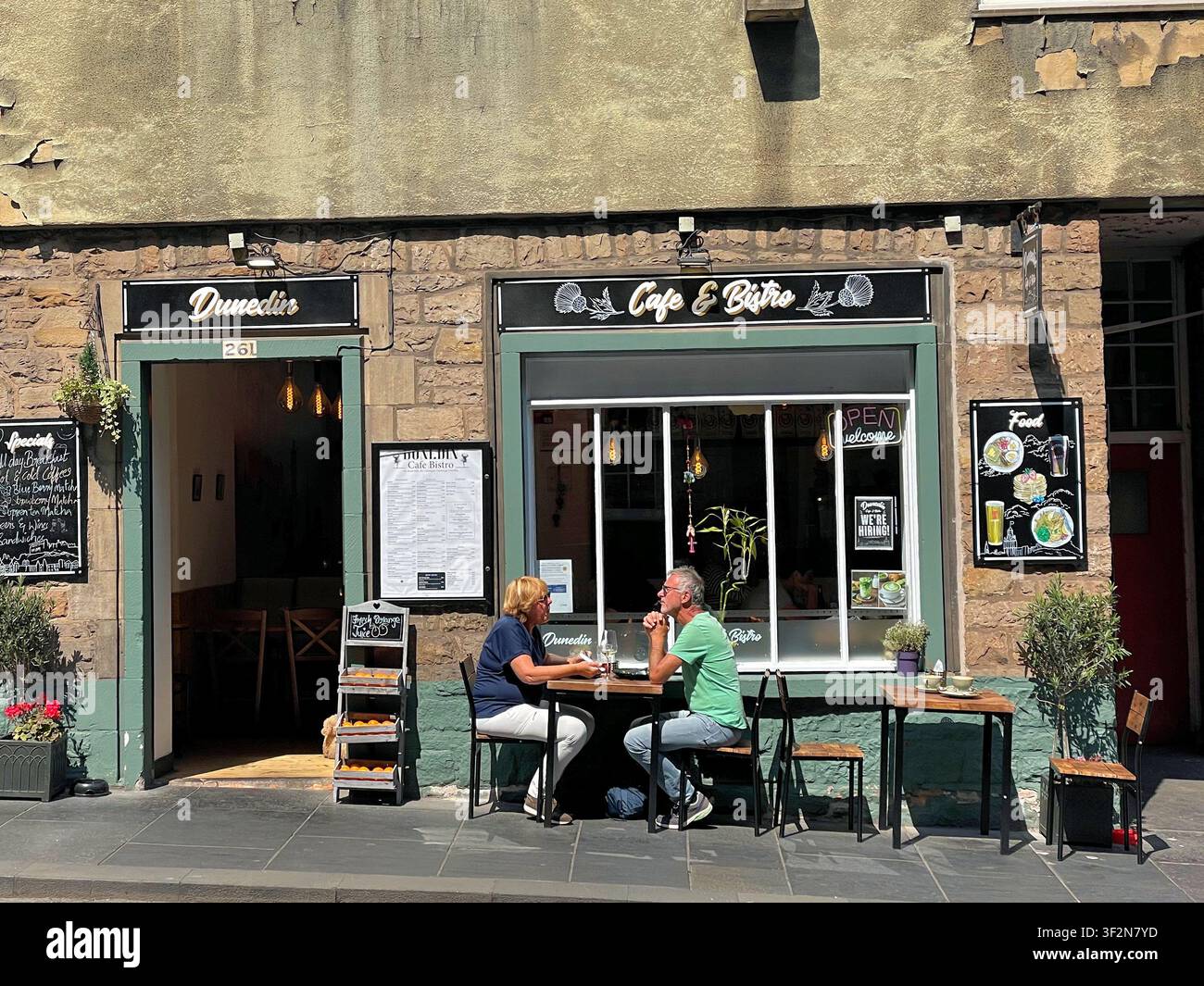 Dunedin Cafe & Bistro, Canongate Royal Mile, Edimburgo Scozia - Immagine stock catturata con smartphone