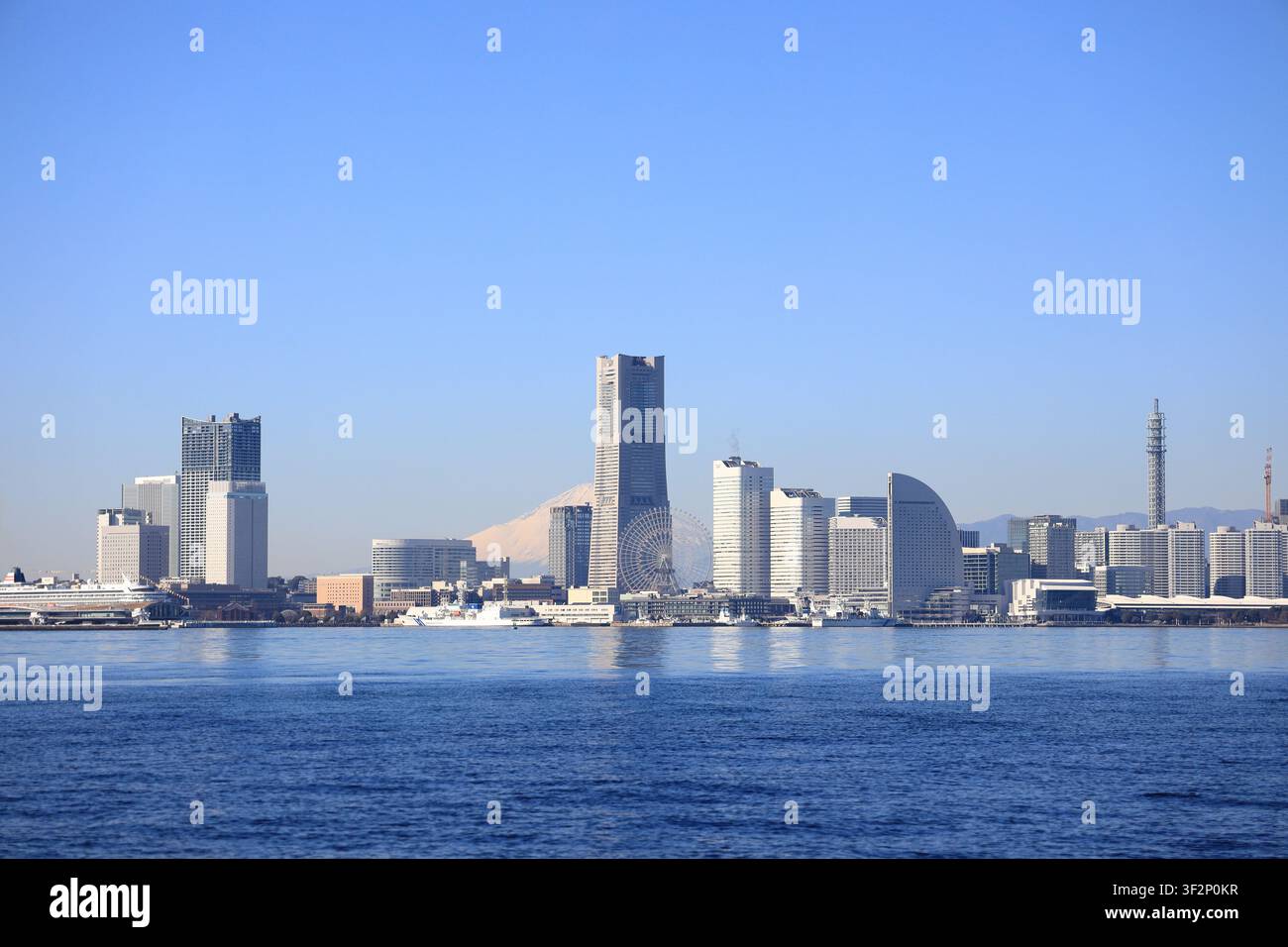 Yokohama Minatomirai 21 e il Monte Fuji in Giappone (vista da Daikokufuto) Foto Stock