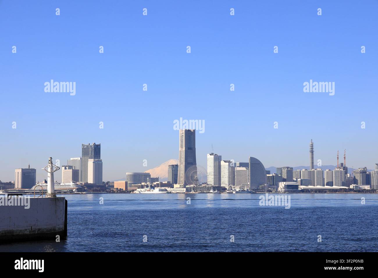 Yokohama Minatomirai 21 e il Monte Fuji in Giappone (vista da Daikokufuto) Foto Stock