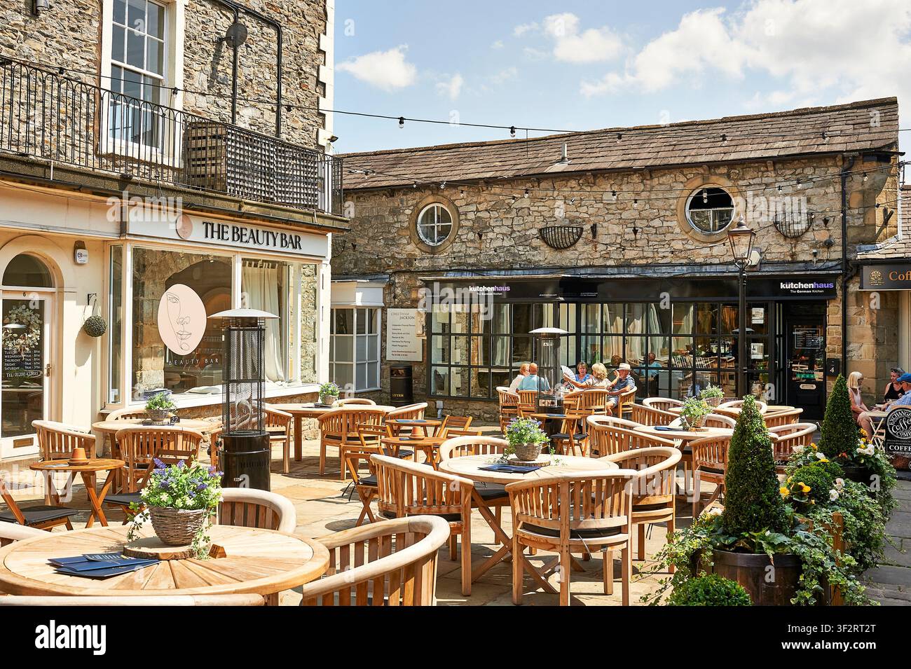 Cortile dei cigni a Clitheroe in estate, Regno Unito Foto Stock