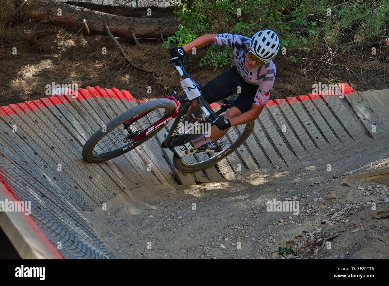 Arroyomolinos, Spagna - 19 luglio 2026: Thibaut François Baudry, 2° nella categoria élite maschile, ai Campionati spagnoli di Mountain Bike XCO. Foto Stock