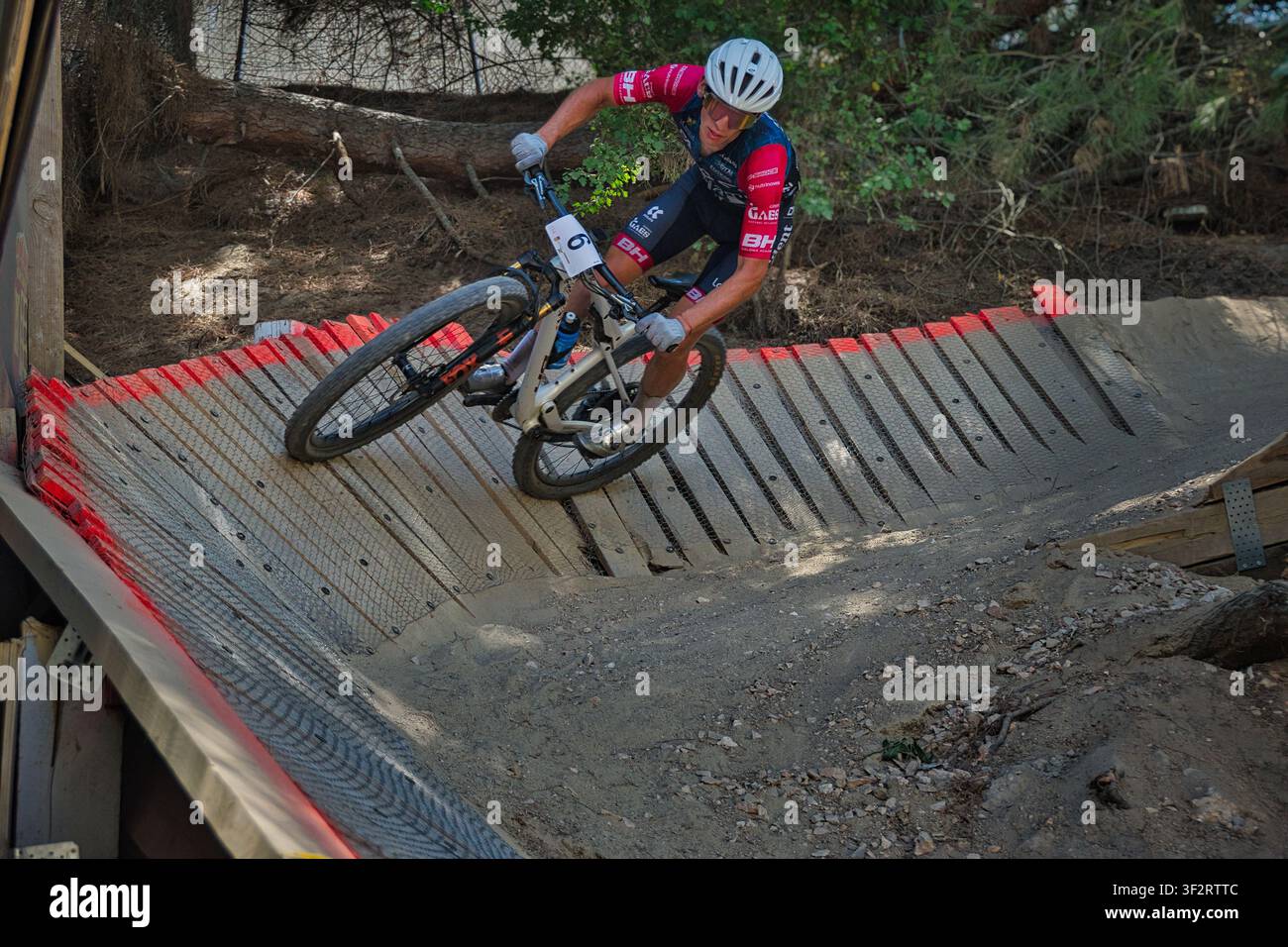 Arroyomolinos, Madrid, Spagna – 19 luglio 2026: Jofre Cullell, 6° nella categoria élite maschile, ai Campionati Spagnoli di Mountain Bike XCO. Foto Stock