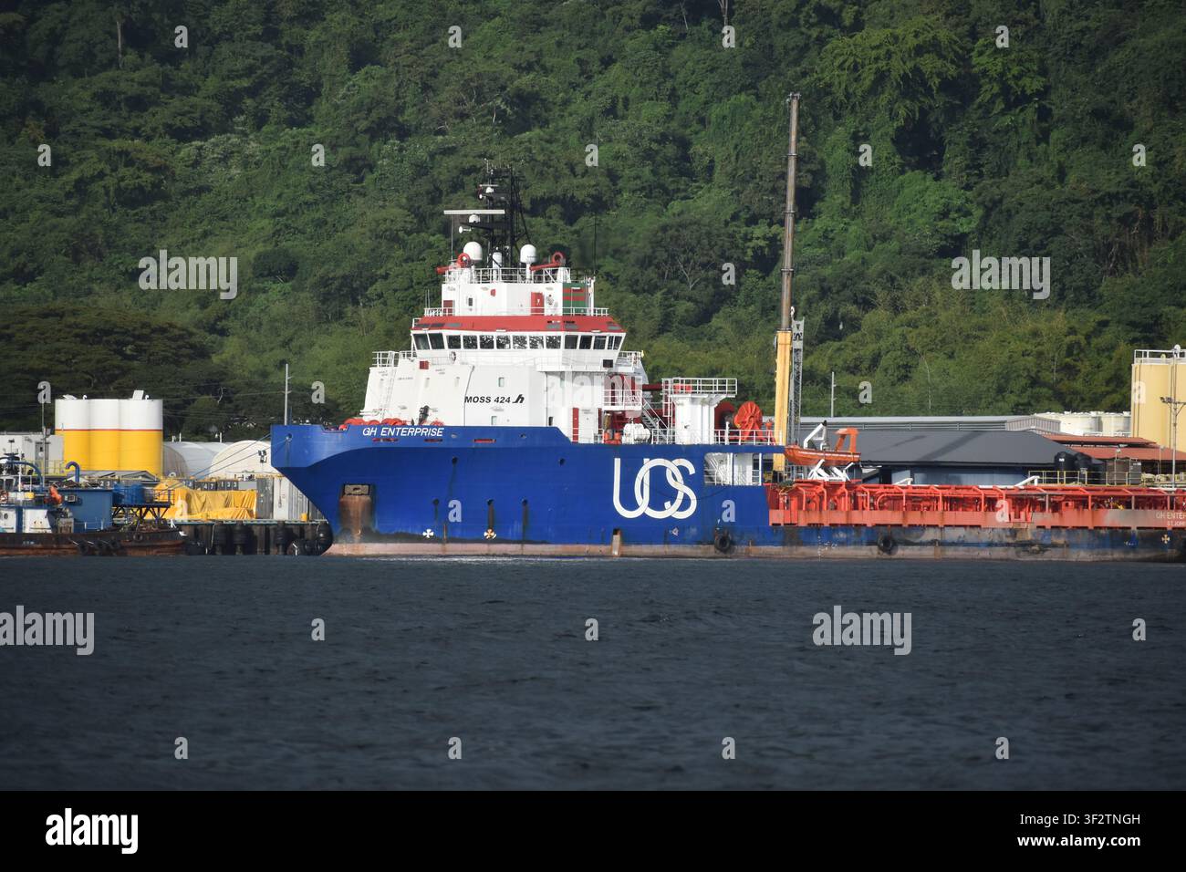 Chaguaramas, Trinidad e Tobago - 28 dicembre 2024 - La GH Enterprise, una nave di rifornimento offshore gestita dalla United Offshore Support GmbH (UOS). Foto Stock
