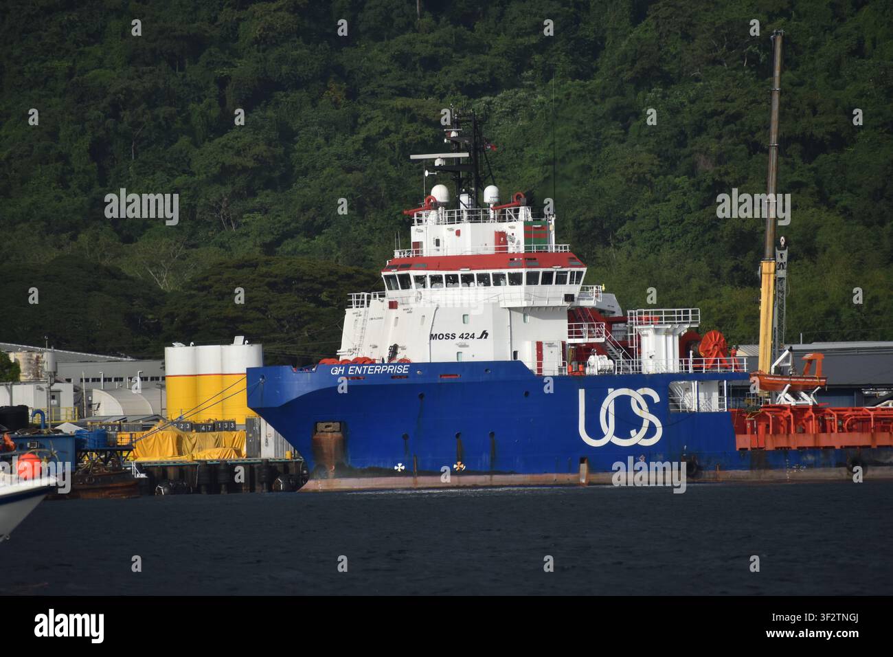 Chaguaramas, Trinidad e Tobago - 28 dicembre 2024 - La GH Enterprise, una nave di rifornimento offshore gestita dalla United Offshore Support GmbH (UOS). Foto Stock