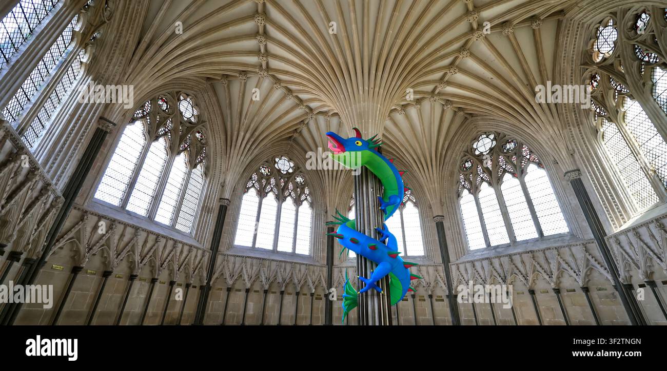 Creature mitiche alla Chapter House, Cattedrale di Wells. Lunedì 6 luglio – Martedì 1 settembre 2026. Wells, Somerset, Inghilterra, Regno Unito Foto Stock