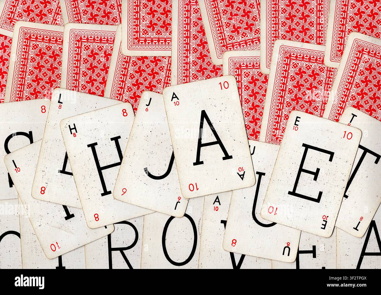 Un montaggio di carte da gioco vintage con alfabeto. Foto Stock