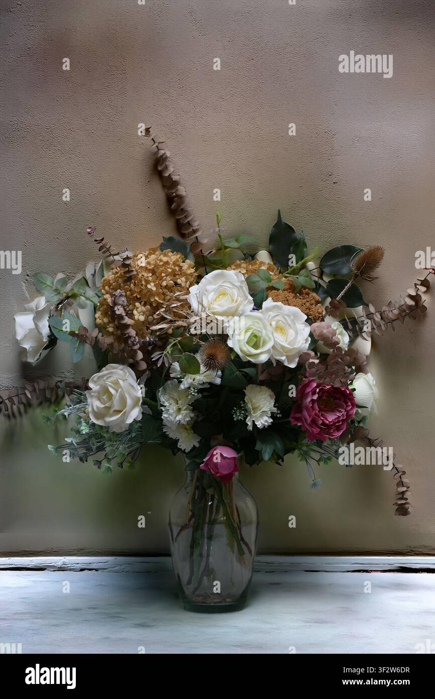 Vaso rustico di fiori Foto Stock