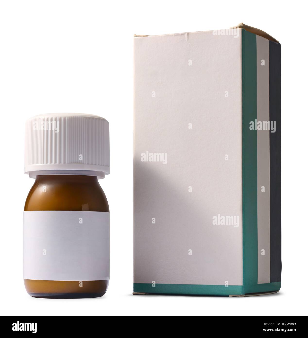 fiaschetta di medicina in vetro marrone e scatola di cartone isolata su sfondo bianco, modello di confezione con etichetta bianca vuota, vista laterale in primo piano Foto Stock
