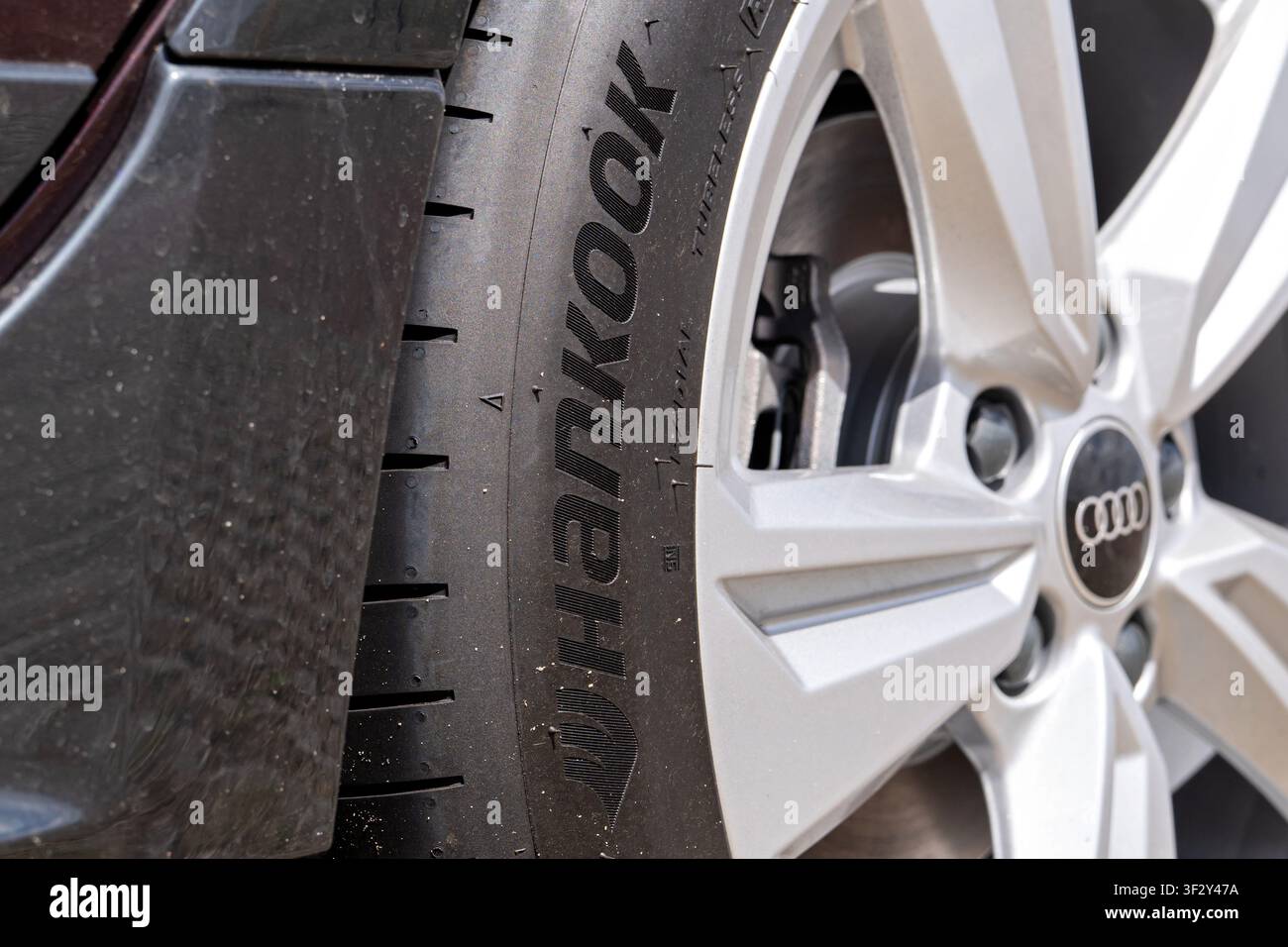 Scrittura Hankook su pneumatico per auto Foto Stock