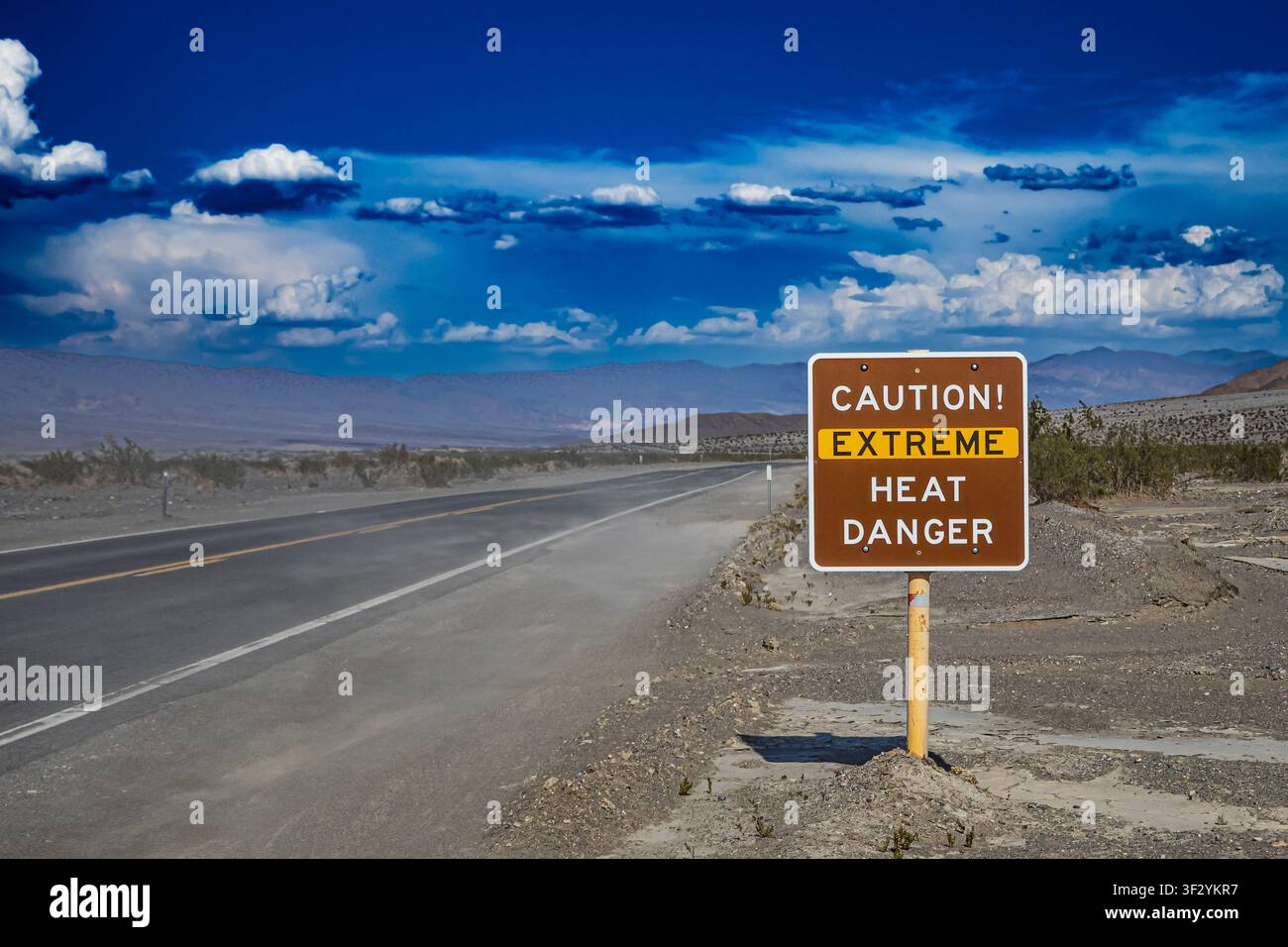 Segnale di pericolo di calore, Parco nazionale di Death Valley, California. Foto Stock