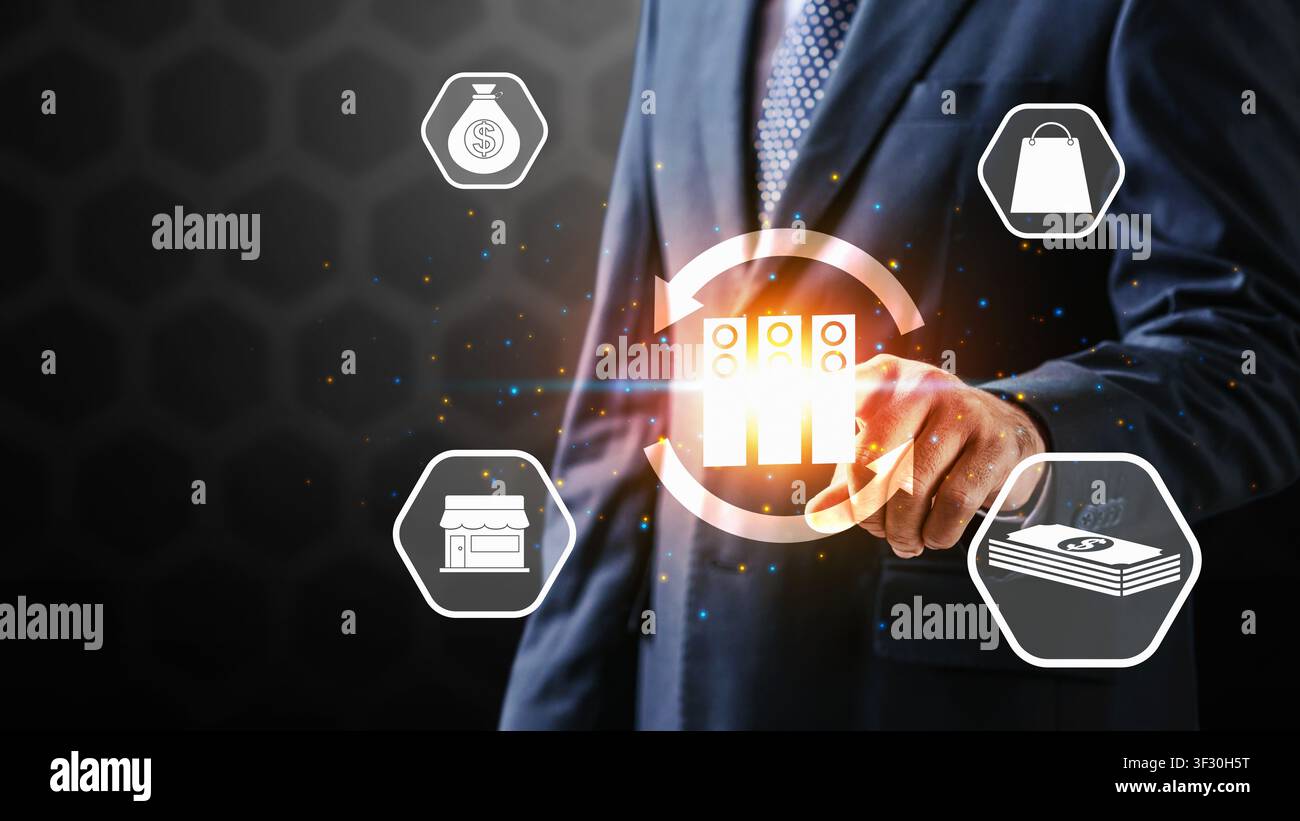 Uomo d'affari professionista che interagisce con icone virtuali che rappresentano denaro, shopping, vendita al dettaglio e server di dati. Ideale per fintech, e-commerce e bus Foto Stock