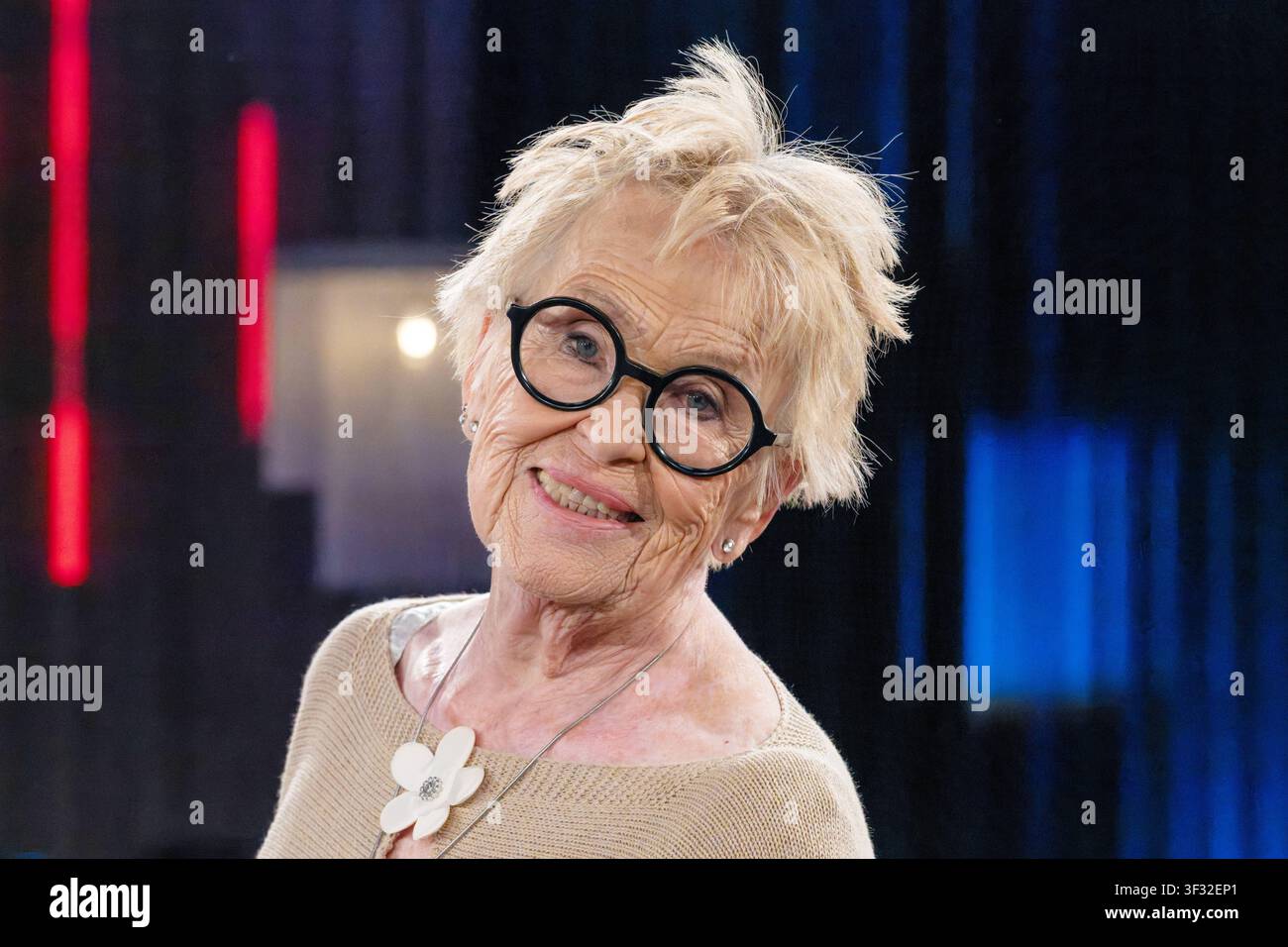 Registrazione di Kölner Treff il 3 luglio 2026 per la messa in onda il 31 luglio 2026. Immagine Hannelore Becker, tre volte medaglia d'oro nell'apnea. Oggi ottantenne, ha iniziato a fare apnea solo all'età di 71 anni. Susan Link e Micky Beisenherz interrogano i loro ospiti con umorismo e una curiosità rinfrescante. Colonia Renania Settentrionale-Vestfalia Germania *** Registrazione di Kölner Treff il 3 luglio 2026 per la messa in onda il 31 luglio 2026. Foto: Hannelore Becker, tre volte medaglia d'oro nell'apnea. Oggi ottantenne, ha iniziato a fare apnea solo all'età di 71 anni. Susan Link e Micky Beisenherz Foto Stock