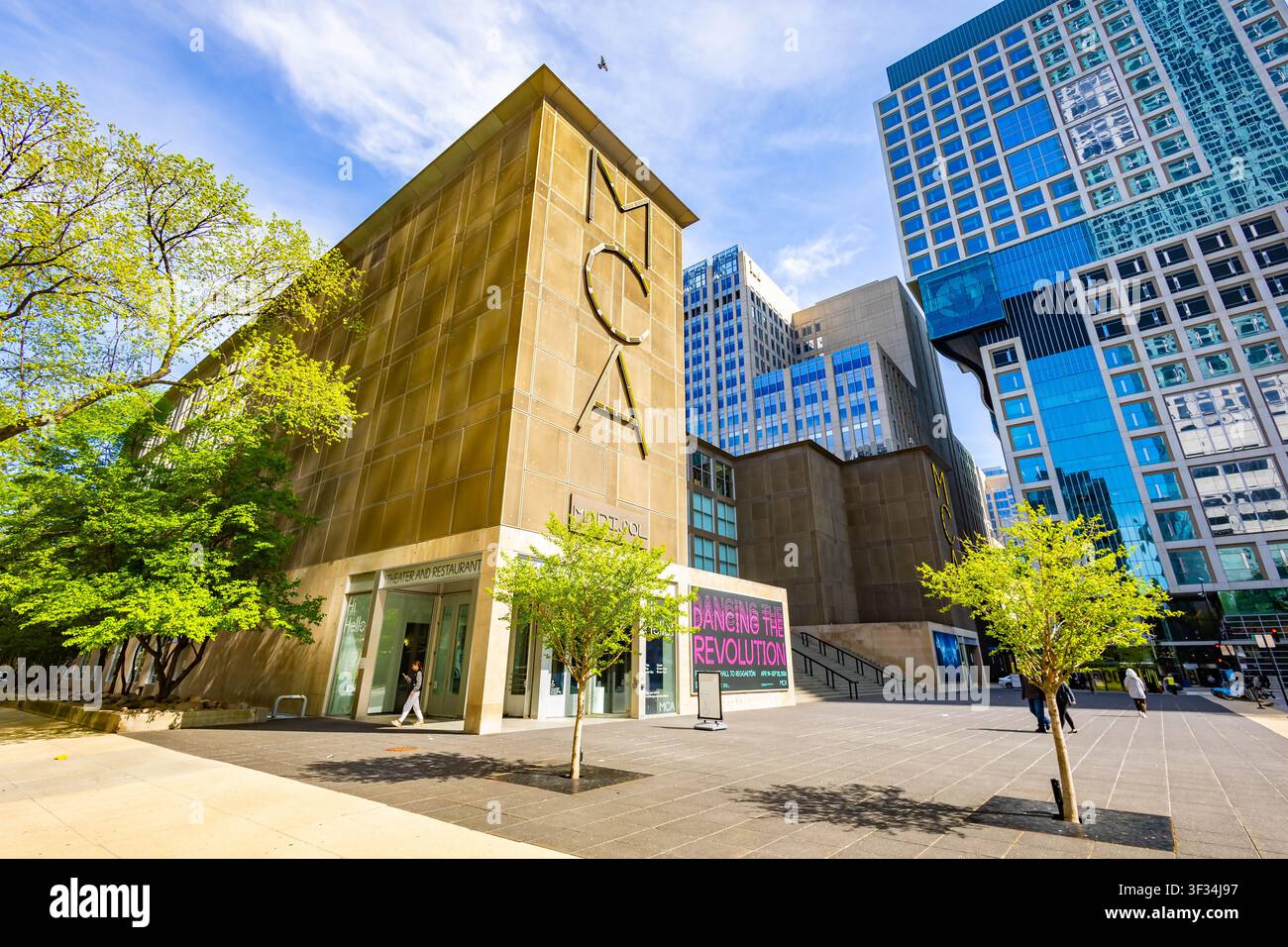 Chicago, IL, USA - 26 aprile 2026: Vista esterna dell'edificio del Museum of Contemporary Art Chicago a Chicago, Illinois Foto Stock