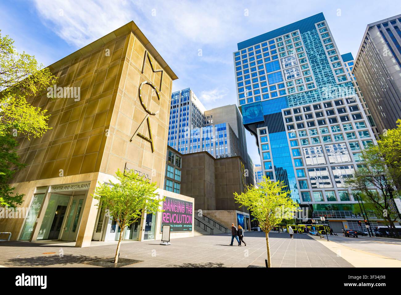 Chicago, IL, USA - 26 aprile 2026: Vista esterna dell'edificio del Museum of Contemporary Art Chicago a Chicago, Illinois Foto Stock