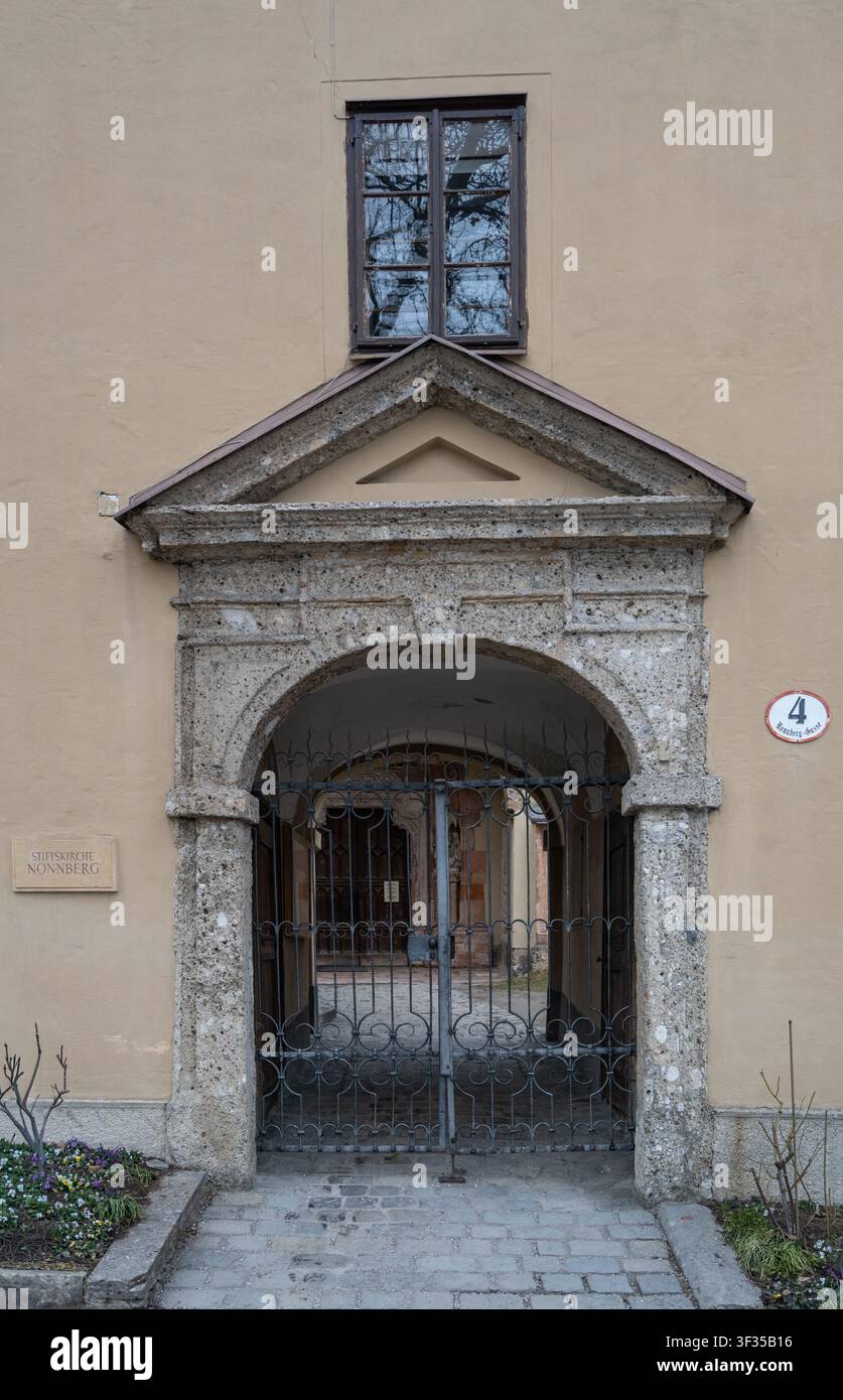 Via d'accesso all'Abbazia di Nonnberg utilizzata nel film „La melodia del paradiso“ dove Maria lasciò il convento Foto Stock