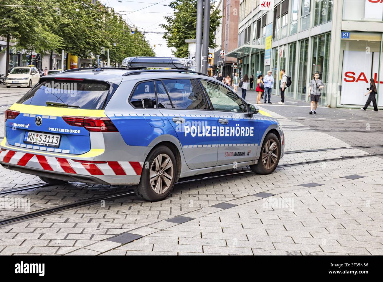 Veicolo ufficiale del dipartimento di polizia. Ufficio per l'ordine pubblico. Mannheim, Baden-Württemberg, Germania Foto Stock
