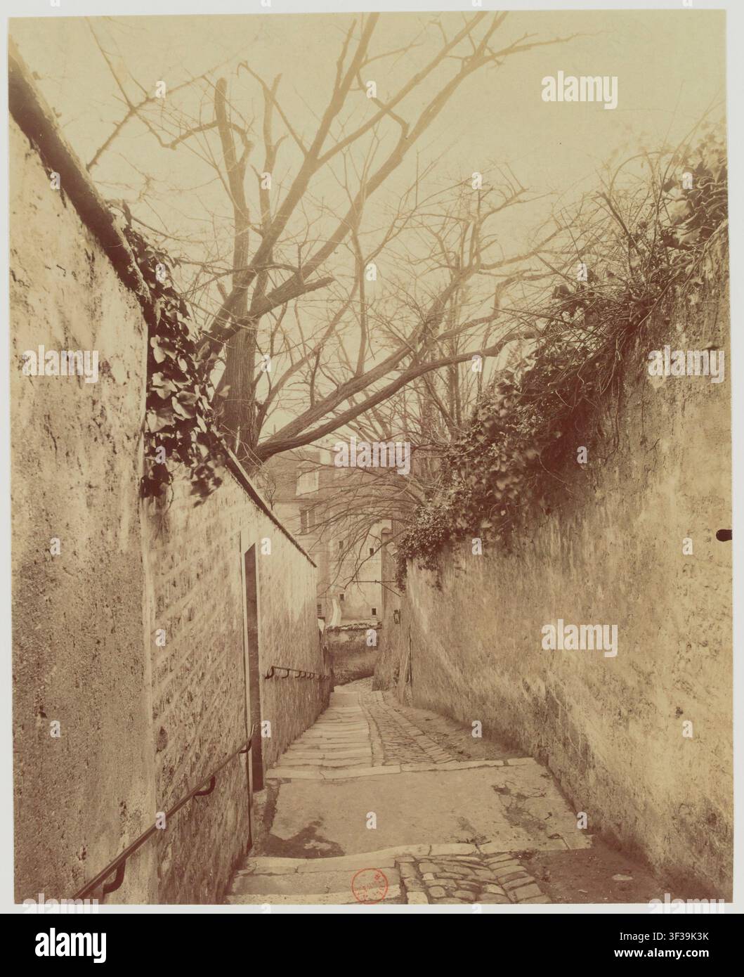 Passaggio delle acque a Parigi, di Eugène Atget, un fotografo francese, nel 1901. Foto Stock