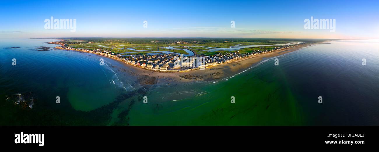 Wells Beach, a Wells, nel Maine, è una popolare destinazione estiva sulla costa meridionale del Maine. Fondata nel 1643, Wells è la terza città più antica del Maine. A Foto Stock