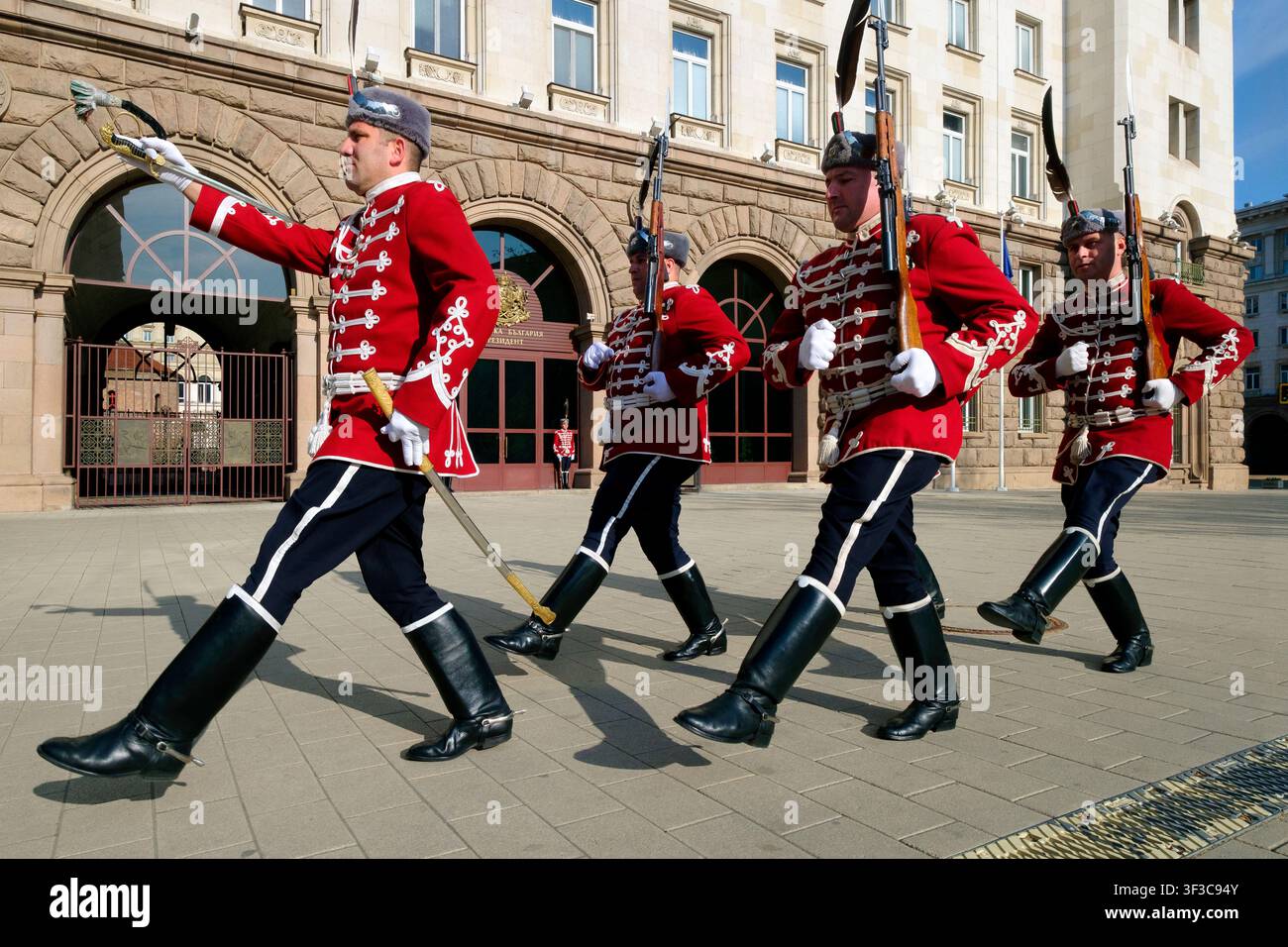 Cambio della guardia davanti all'edificio della Presidenza, Sofia, Bulgaria, i Balcani, Europa dell'Est Foto Stock