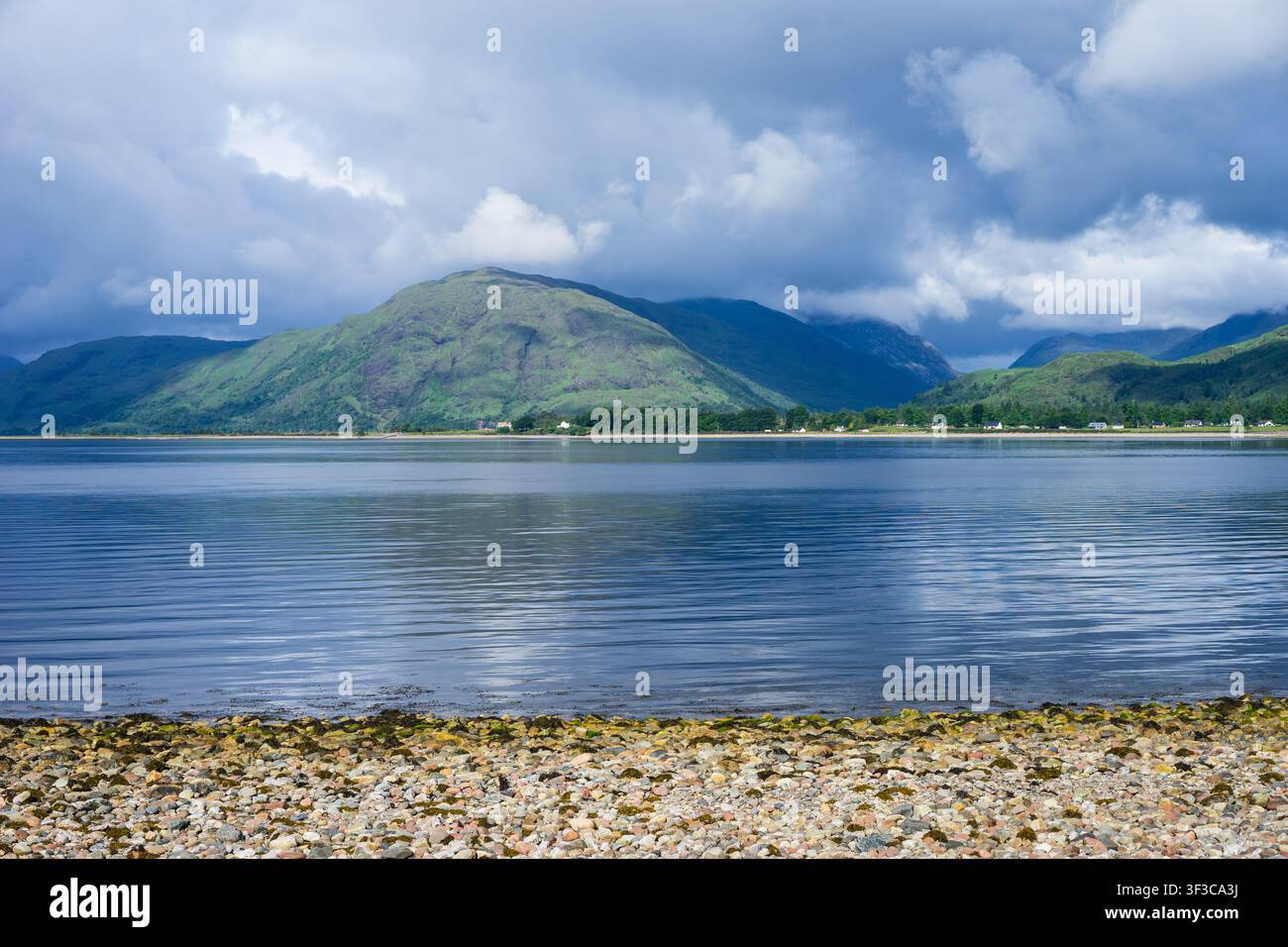 Vista sul Loch Linnie dal campeggio di Bunree, Onich, Fort William, Scozia, Regno Unito. Foto Stock