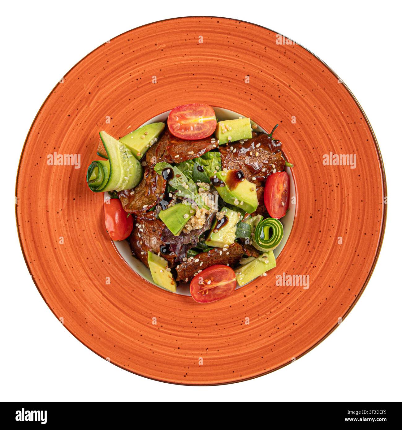 Insalata di manzo con quinoa e avocado isolata Foto Stock