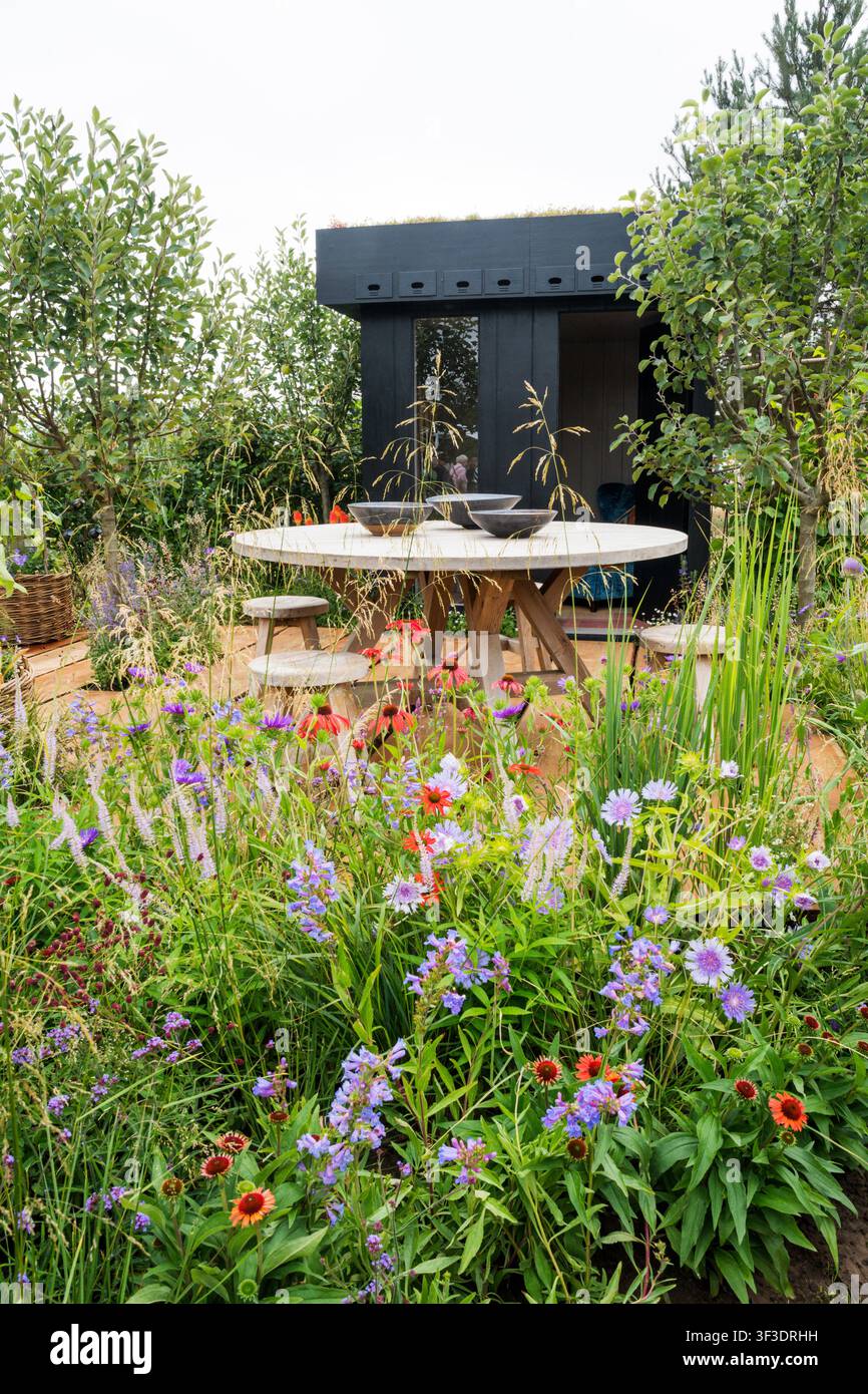 RHS Sandringham Flower Show 2026. Parte del giardino di raccolta di The Mindful Chef progettato da Sophie Godber. Vincitore di una medaglia d'oro. Foto Stock