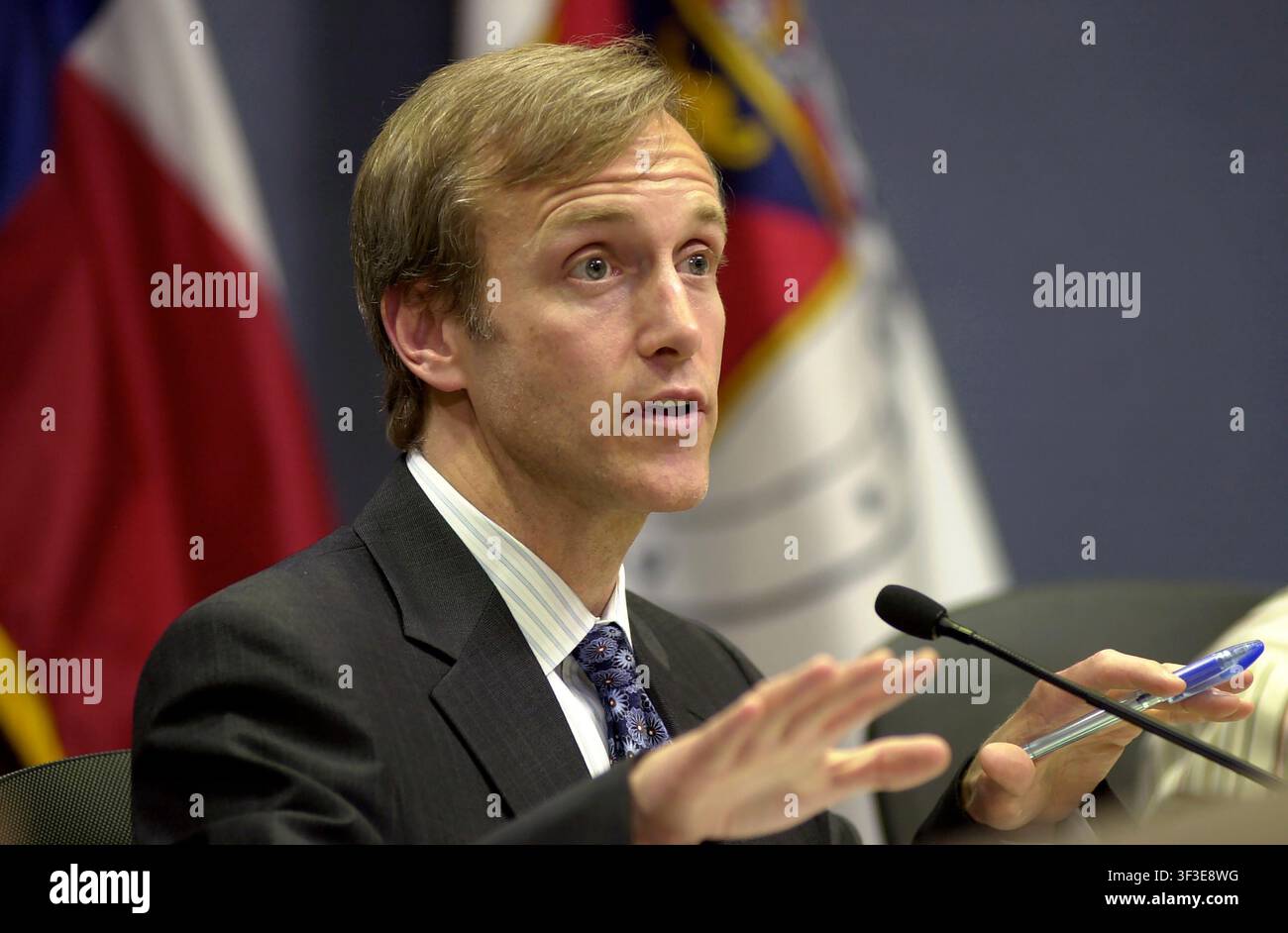 Membro del Consiglio Comunale di Austin, Brewster McCracken, parla durante una riunione, Austin, Texas, 10 aprile 2008. (Foto di John Anderson/The Austin Chronicle) Foto Stock
