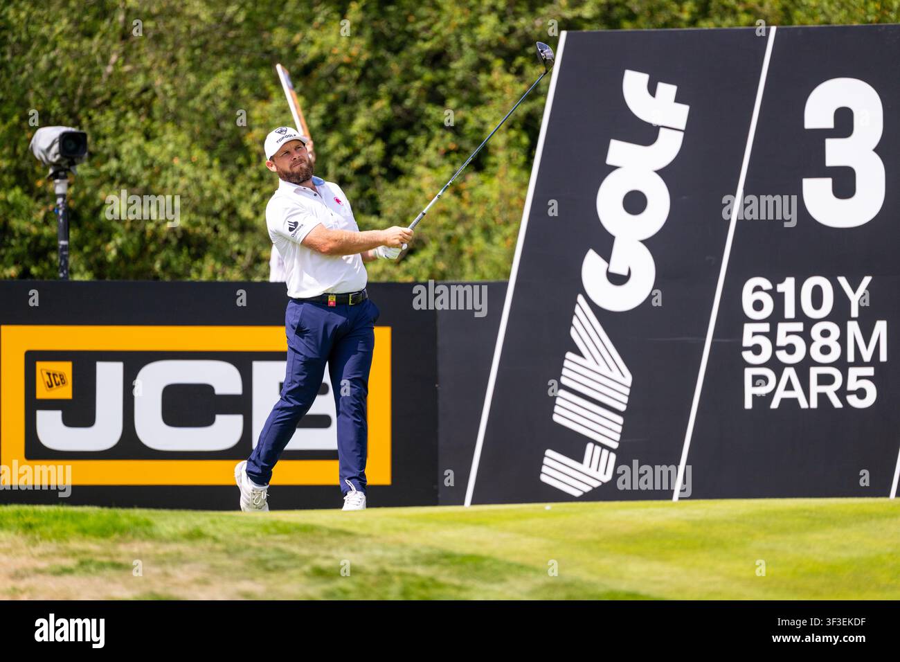 UTTOXETER, INGHILTERRA - 23 LUGLIO: Tyrrell Hatton della Legion XIII parte dal tee sul buco 3 durante il Day1 del LIV Golf UK Presentato da JCB al JCB Golf & Country Club il 23 luglio 2026 a Uttoxeter. Foto Stock