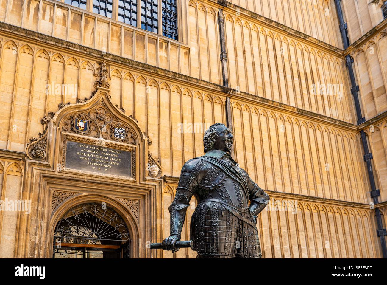 Statua di bronzo di William Herbert, III conte di Pembroke, di Hubert Le Sueur, Old Schools Quadrangle, Bodleian Library, Oxford, Inghilterra, Regno Unito Foto Stock
