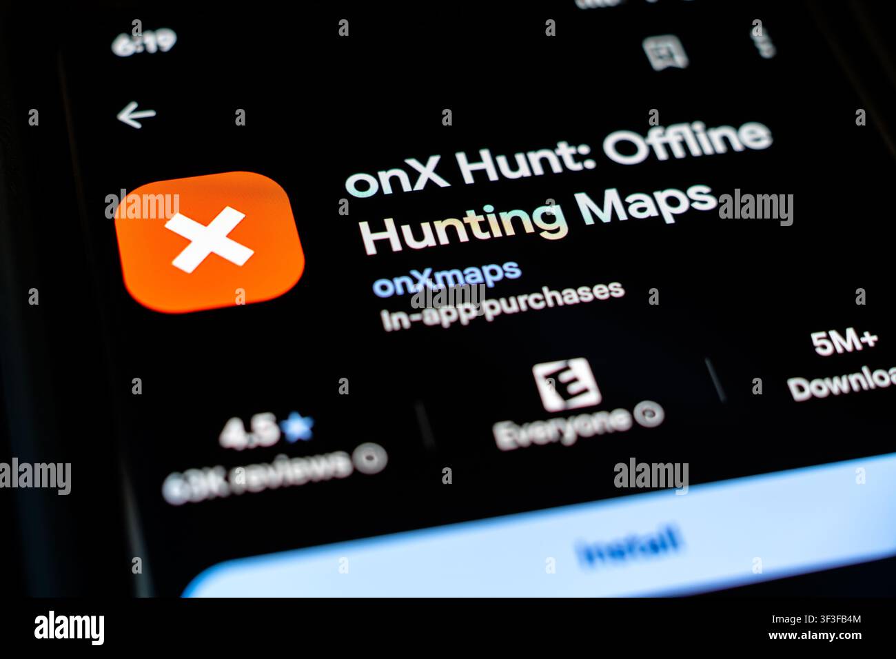 App onX Hunt per la caccia offline di onXmaps visualizzata sullo schermo di uno smartphone nell'elenco del Google Play Store Foto Stock