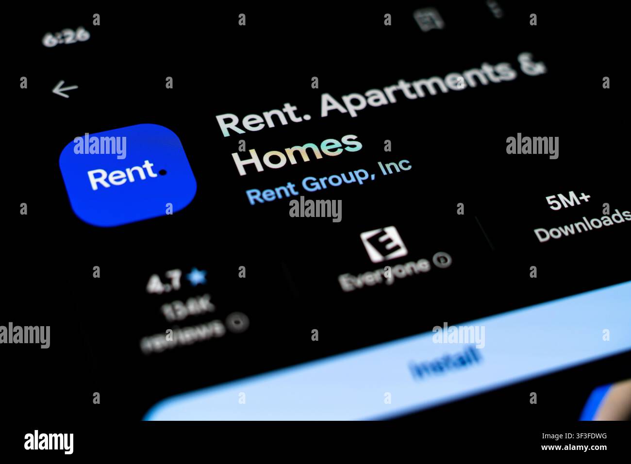 Visualizzazione dell'app "Rent Apartments Homes" sullo schermo di uno smartphone nel Google Play Store Foto Stock