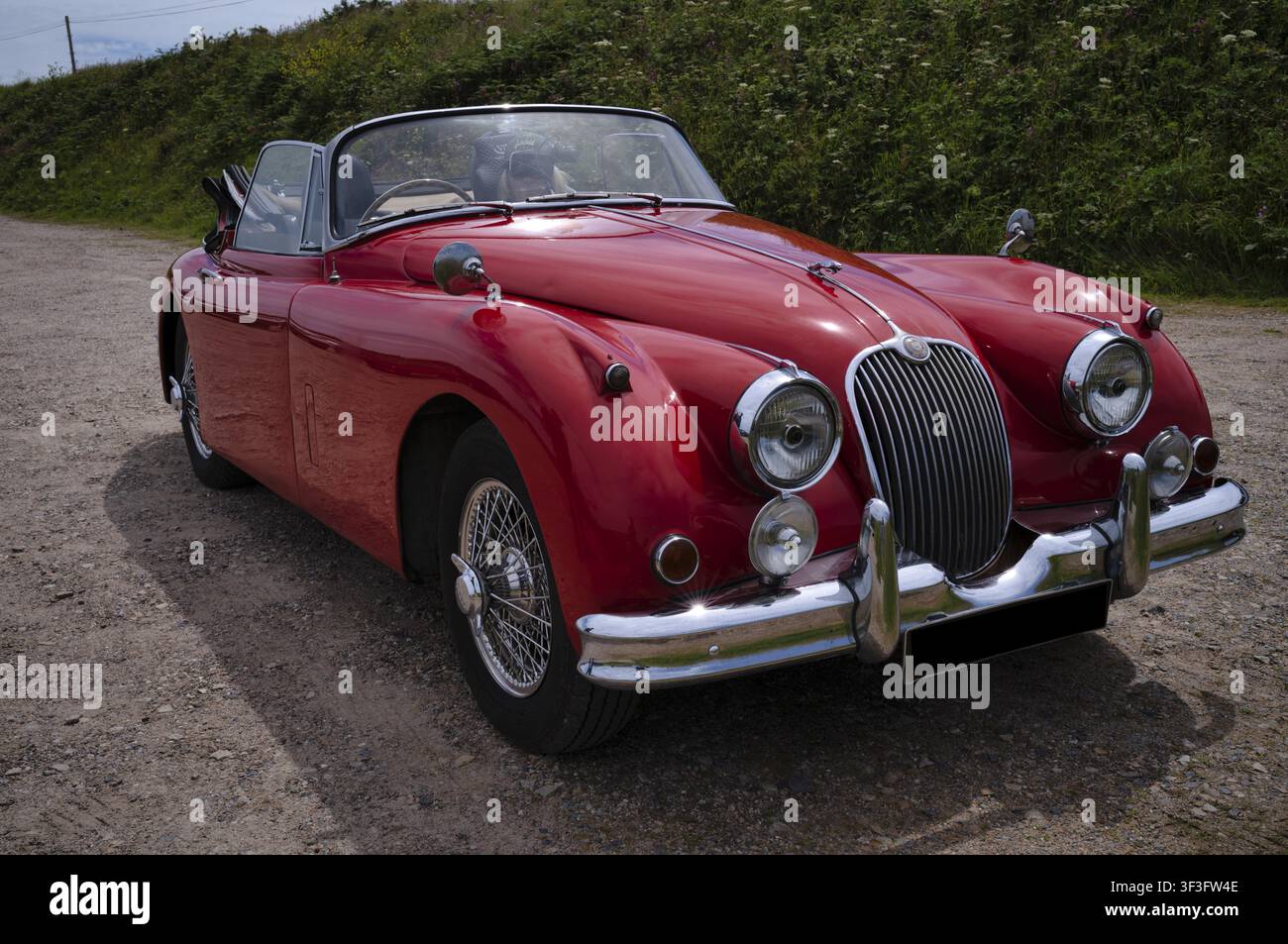Auto classica, auto vintage, Jaguar XK 150 decappottabile, rossa, Trewellard a St Just nel Penwith, Cornovaglia, Inghilterra, Gran Bretagna, Gran Bretagna Foto Stock