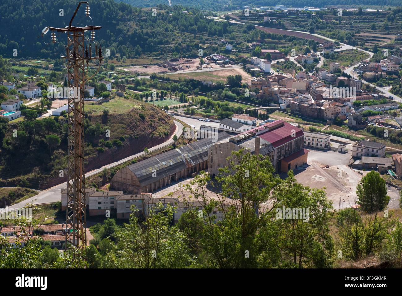 Vecchia fabbrica abbandonata in Spagna nella città di Cardona Foto Stock