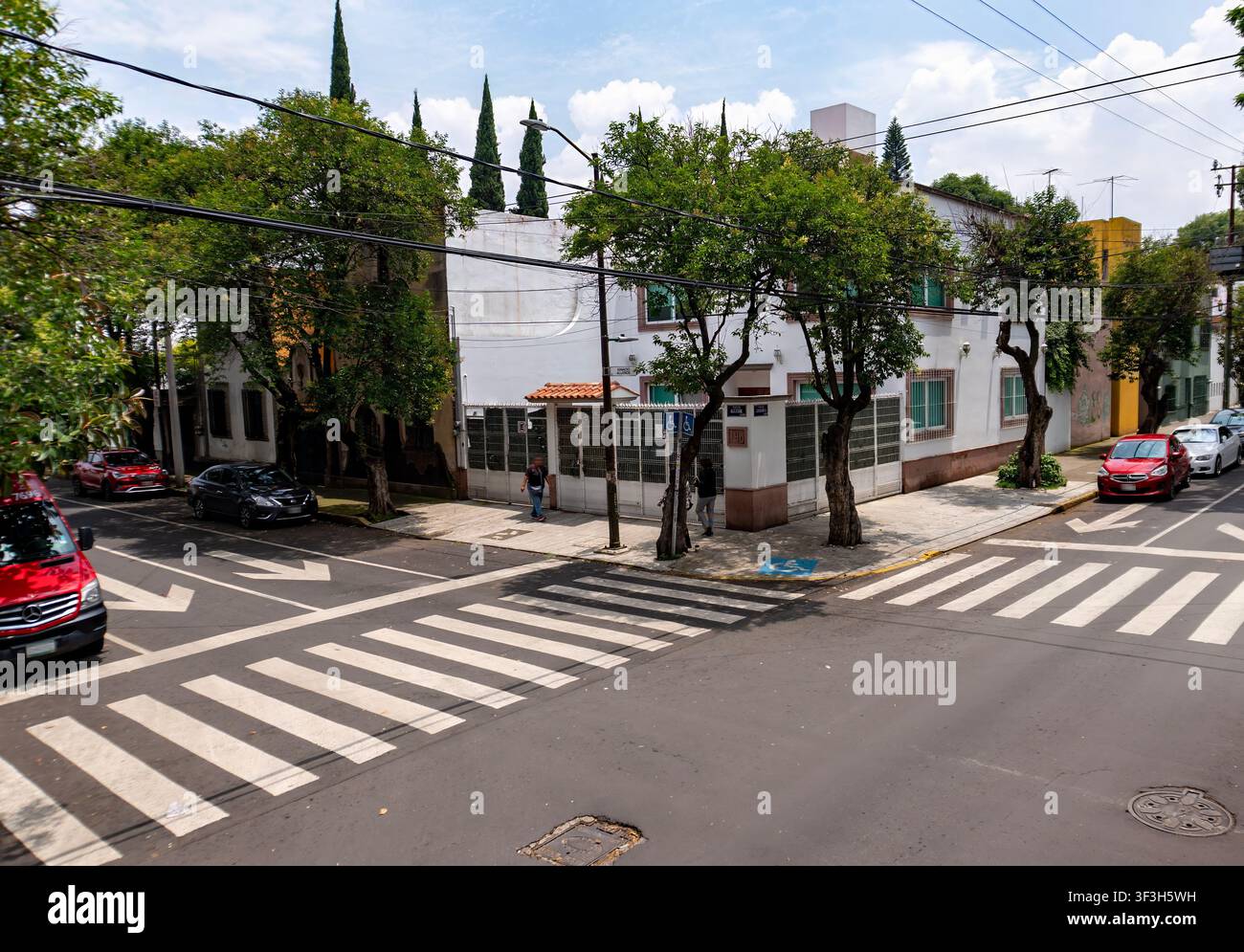 Vita urbana: Scena stradale vivace e architettura nel centro di Città del Messico (CDMX) Foto Stock