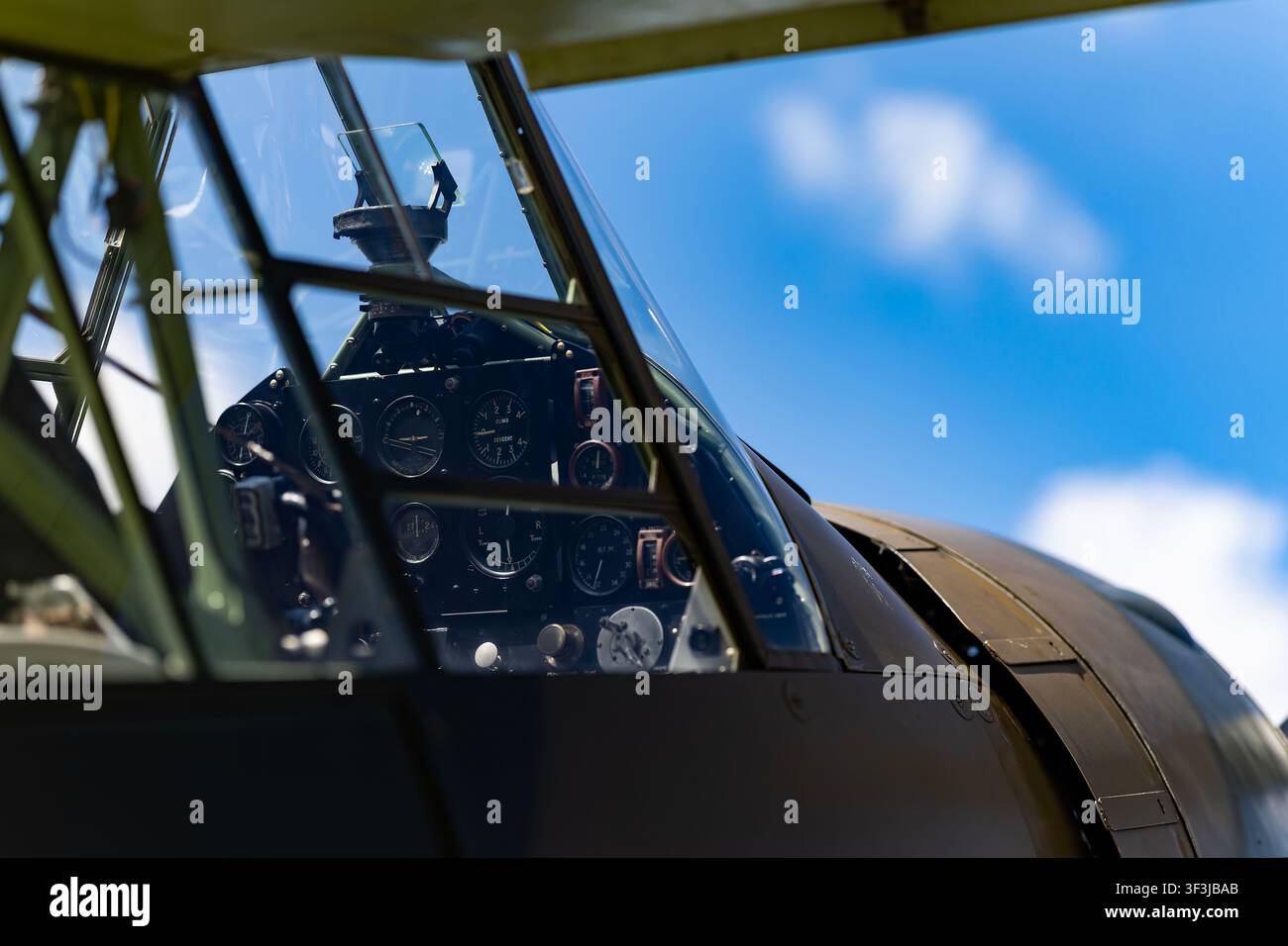 Un cockpit Westland Lysander in una giornata di sole Foto Stock