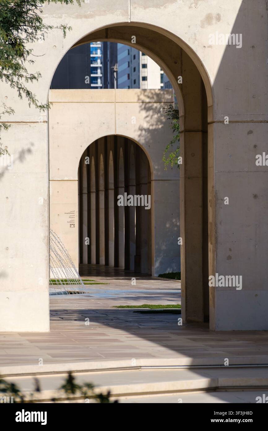 Colonnata nella Fondazione Culturale di Abu Dhabi Foto Stock
