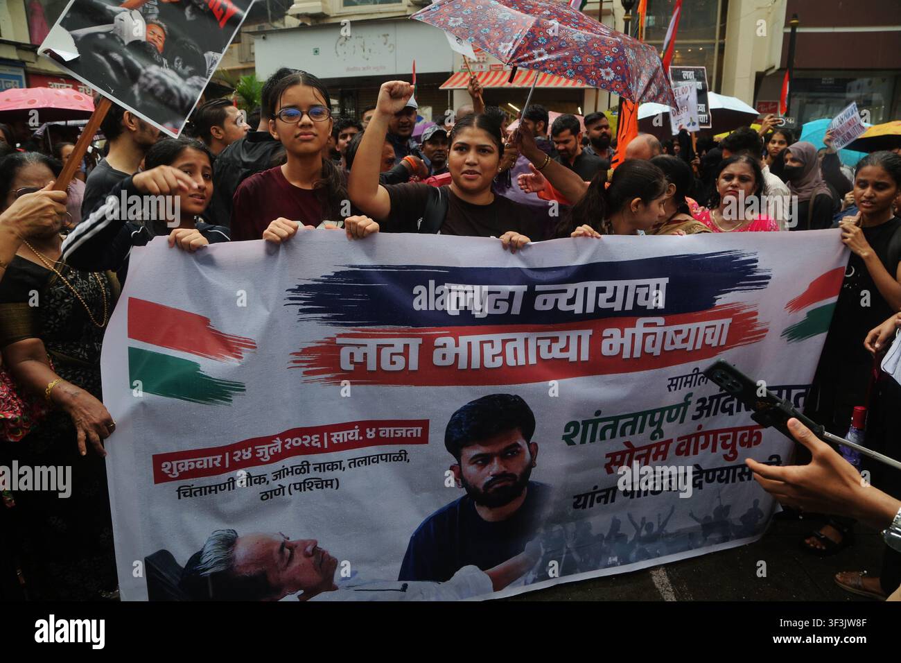 Mumbai-India-28 luglio 2026:Mumbai-India-24 luglio 2026: Studenti a Thane hanno organizzato una forte protesta a Thane, Maharashtra, India, a sostegno della protesta in corso Foto Stock