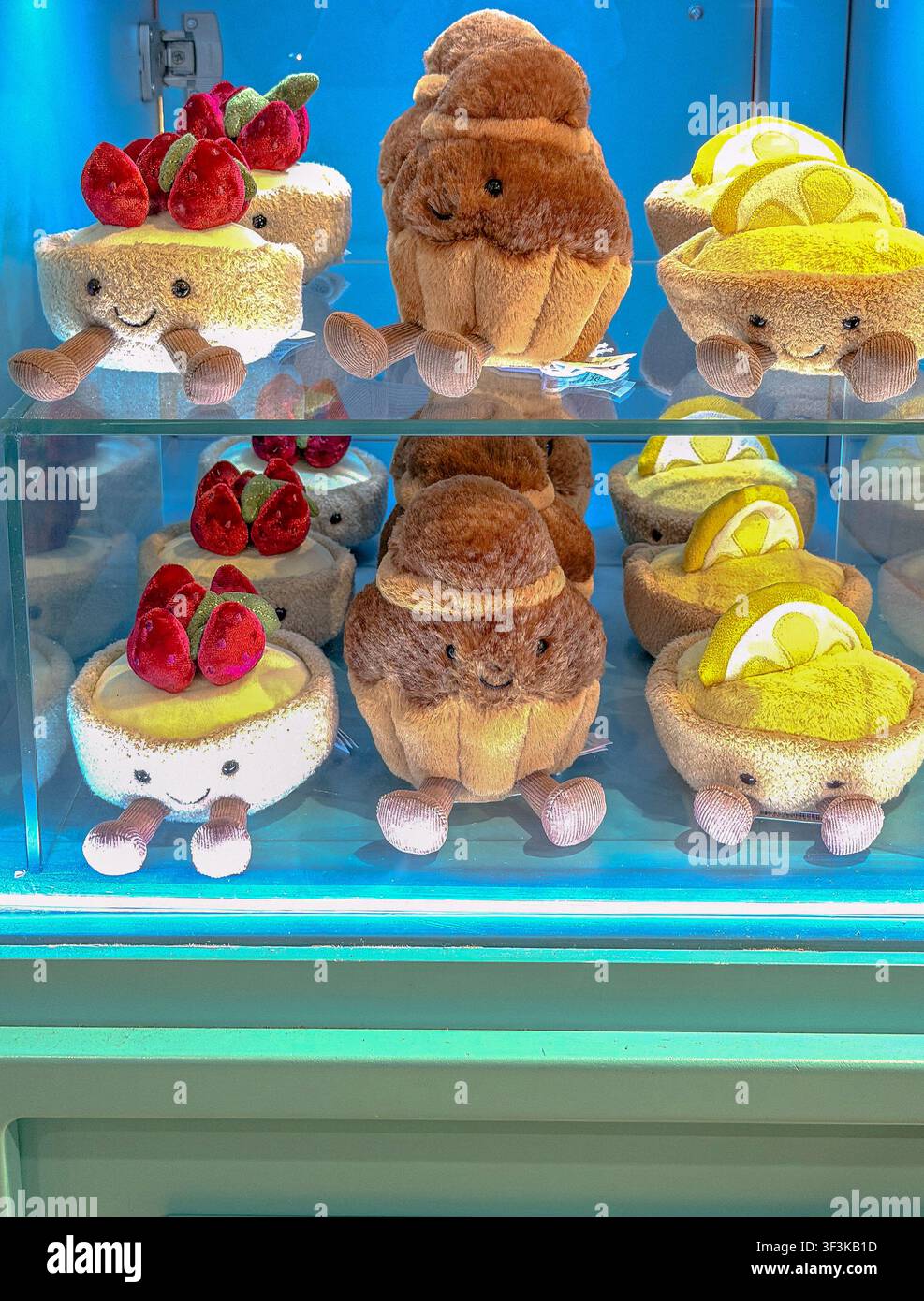 La Jellycat Pâtisserie Experience è una boutique pop-up interattiva a tema panetteria situata all'interno delle Galeries Lafayette Haussmann a Parigi, Francia Foto Stock