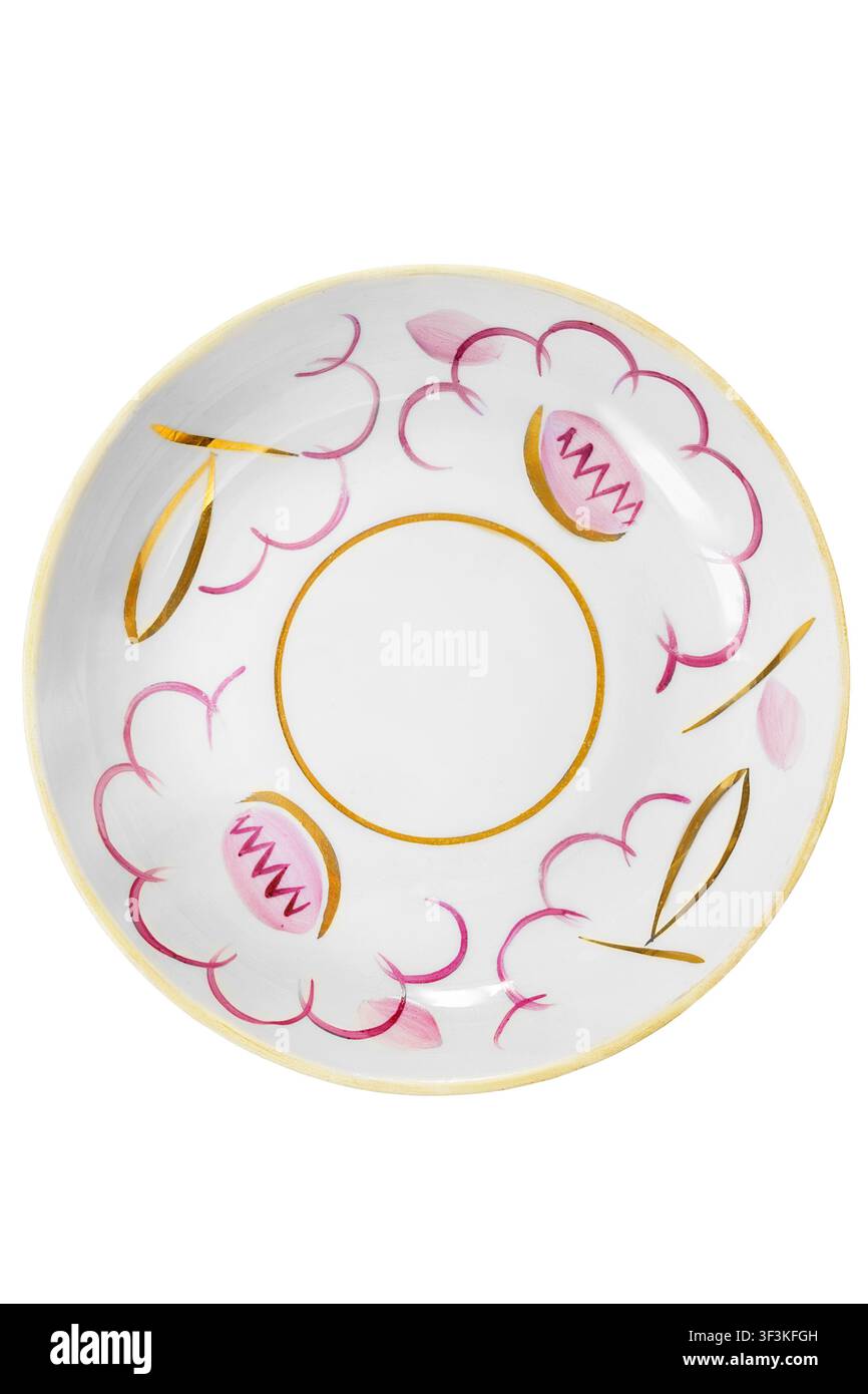 Saucer in ceramica dipinto e dorato isolato su sfondo bianco Foto Stock