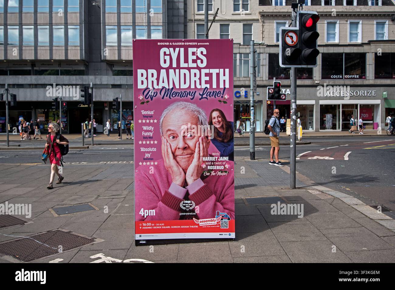 Cartellone pubblicitario per Gyles Brandreth in "Up Memory Lane" al Festival Fringe di Edimburgo, Edimburgo, Scozia, Regno Unito. Foto Stock