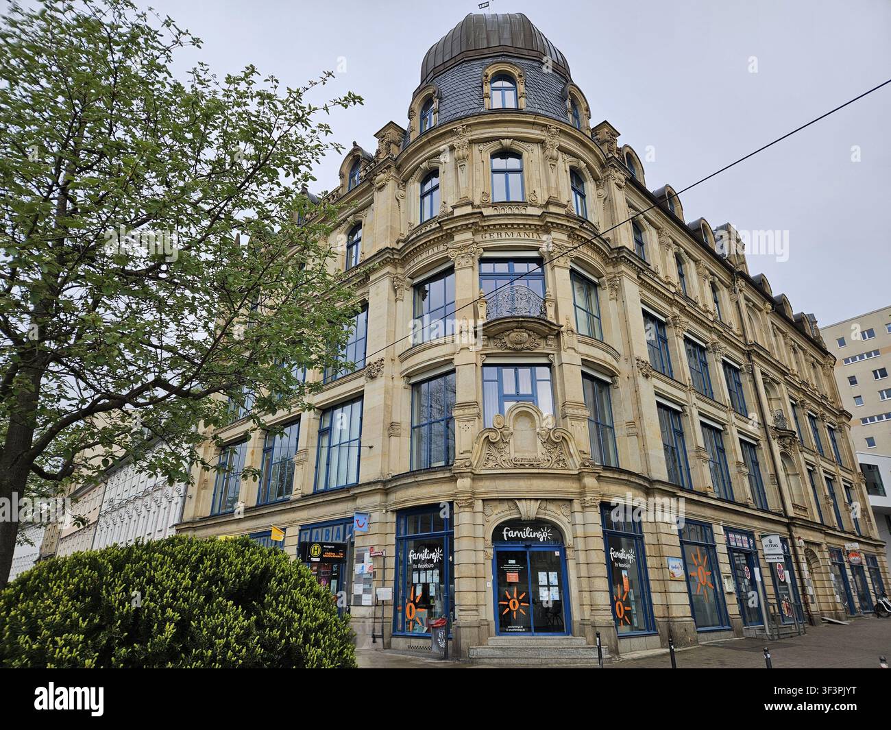Ex Kaufhaus Germania (1895) di Ferdinand Schmidt al Neuwerkstraße 10, Erfurt, Turingia, Germania - Immagine stock catturata con smartphone