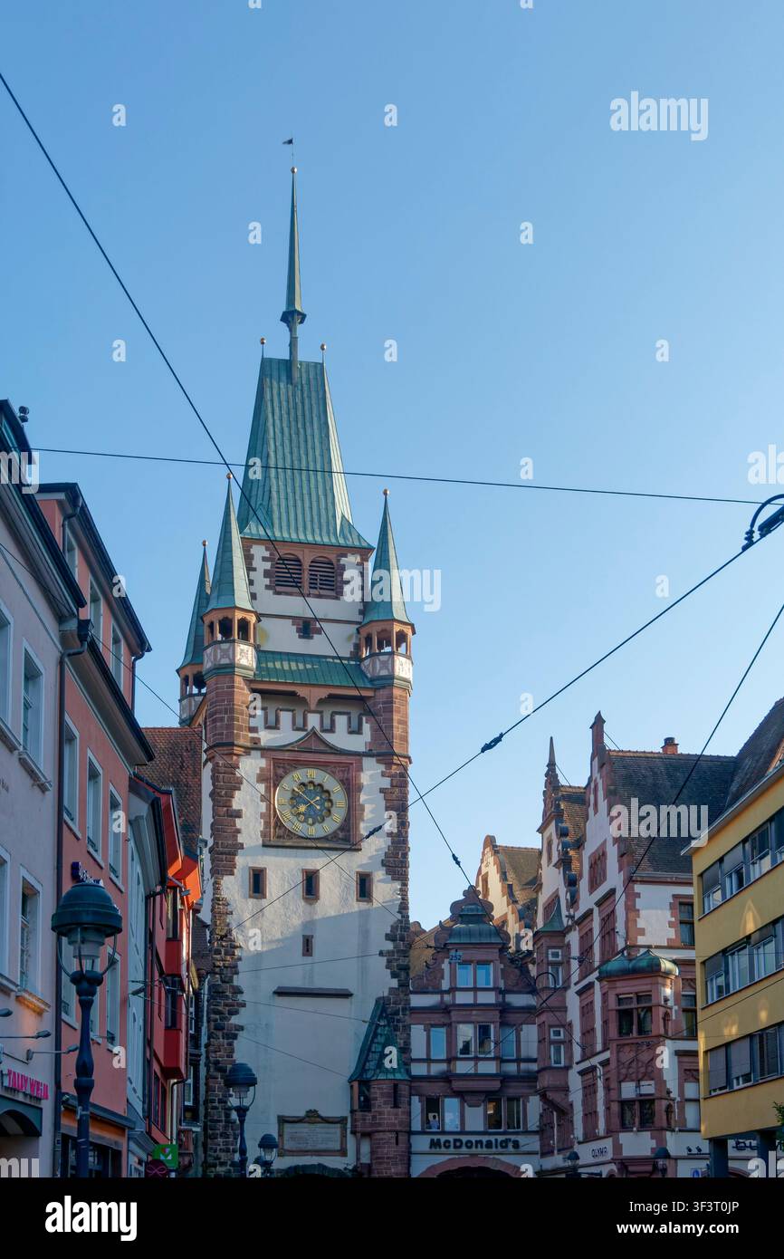 Martinstor, via Kaiser-Josef, Friburgo in Brisgovia, Baden-Württemberg, Foresta Nera, Germania Foto Stock