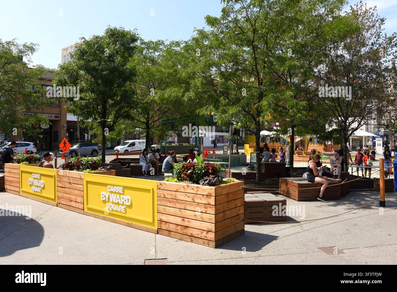 Ottawa, Canada - 25 luglio 2026: Byward Square è un nuovo spazio di ritrovo all'aperto che offre musica dal vivo, arte e cultura, attività adatte alle famiglie, Foto Stock