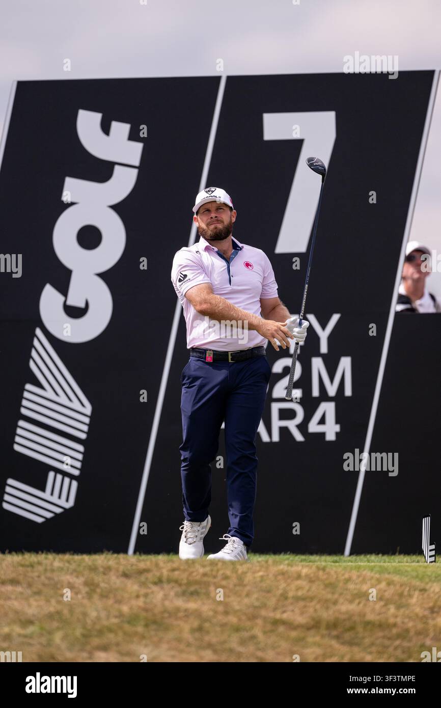 UTTOXETER, INGHILTERRA - 25 LUGLIO: Tyrrell Hatton della Legion XIII parte dal tee del buco 7 durante il giorno 3 del LIV Golf UK Presentato da JCB al JCB Golf & Country Club il 25 luglio 2026 a Uttoxeter. Foto Stock