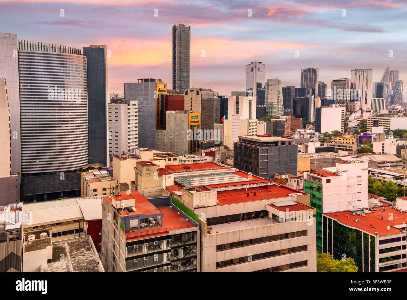 Vista aerea dello skyline di Città del Messico al tramonto Foto Stock