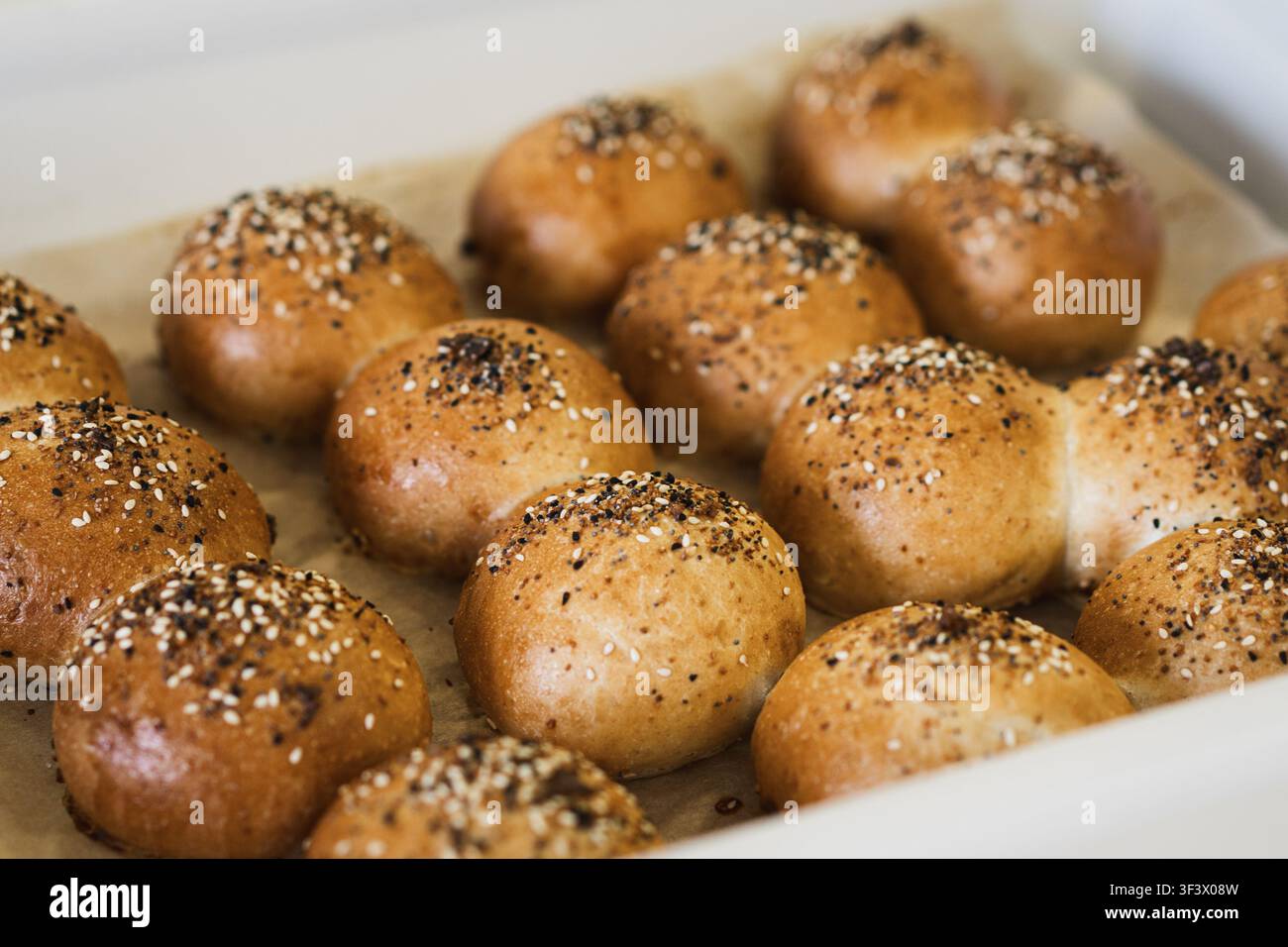 Panini con impasto naturale di grano con cospargoli Foto Stock